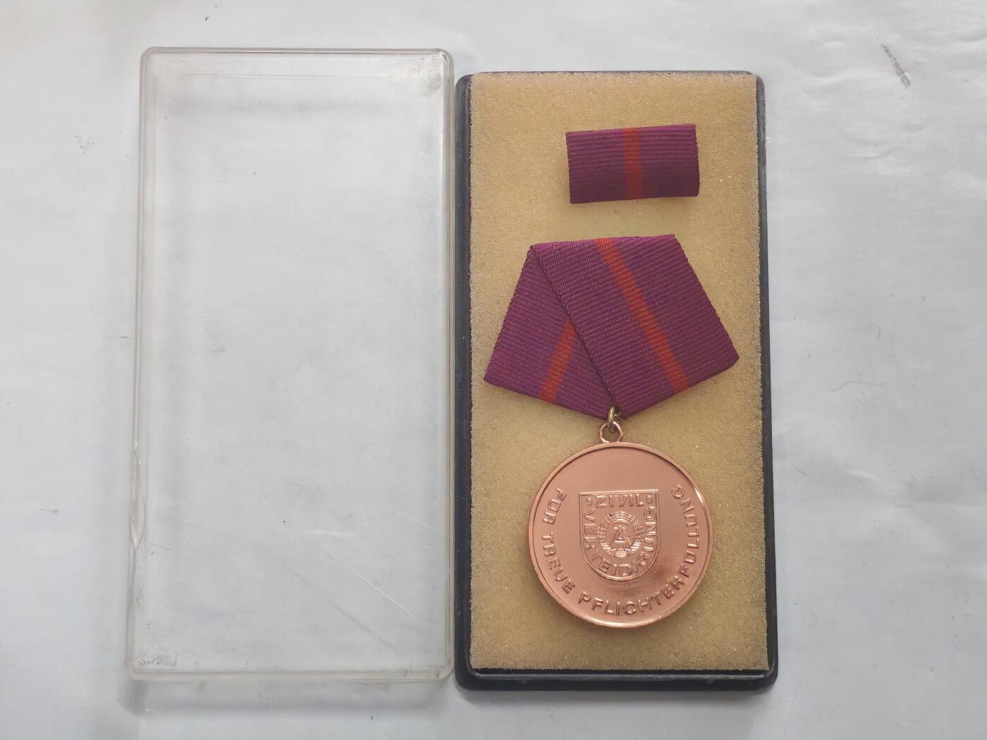 韵星假日军品类拍卖第52期  -- Rimey Holidays Militaria Auction 52 民主德国铜级民防忠诚服务奖章带原盒略