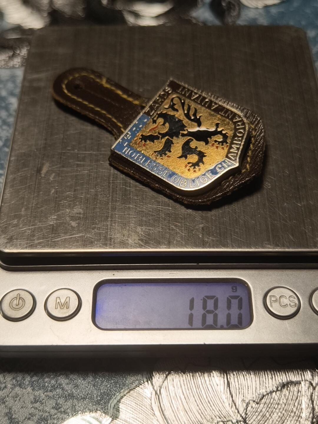 抚柳草堂-第二十三期章牌钱币  奖章勋章 满百包邮 放漏专场 法国陆军第2轻骑兵团（2e Régiment de Hussards）徽章  历史原品 红爪黑金雄狮源自该团历史指挥官尚博朗侯爵（Marquis de Chamborant） 的家族纹章 