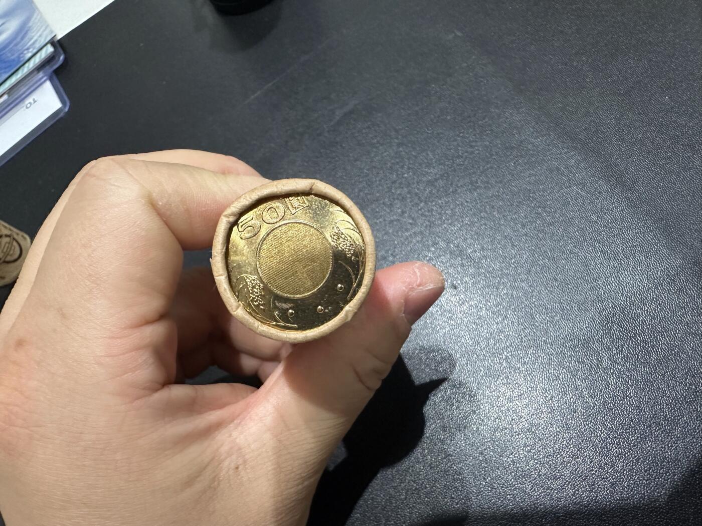 《外钞收藏家》第六百二十五期（精选场）（长期征集拍品、欢迎藏友们联系合作） 台湾新台币50元 一卷40枚 共2000台币