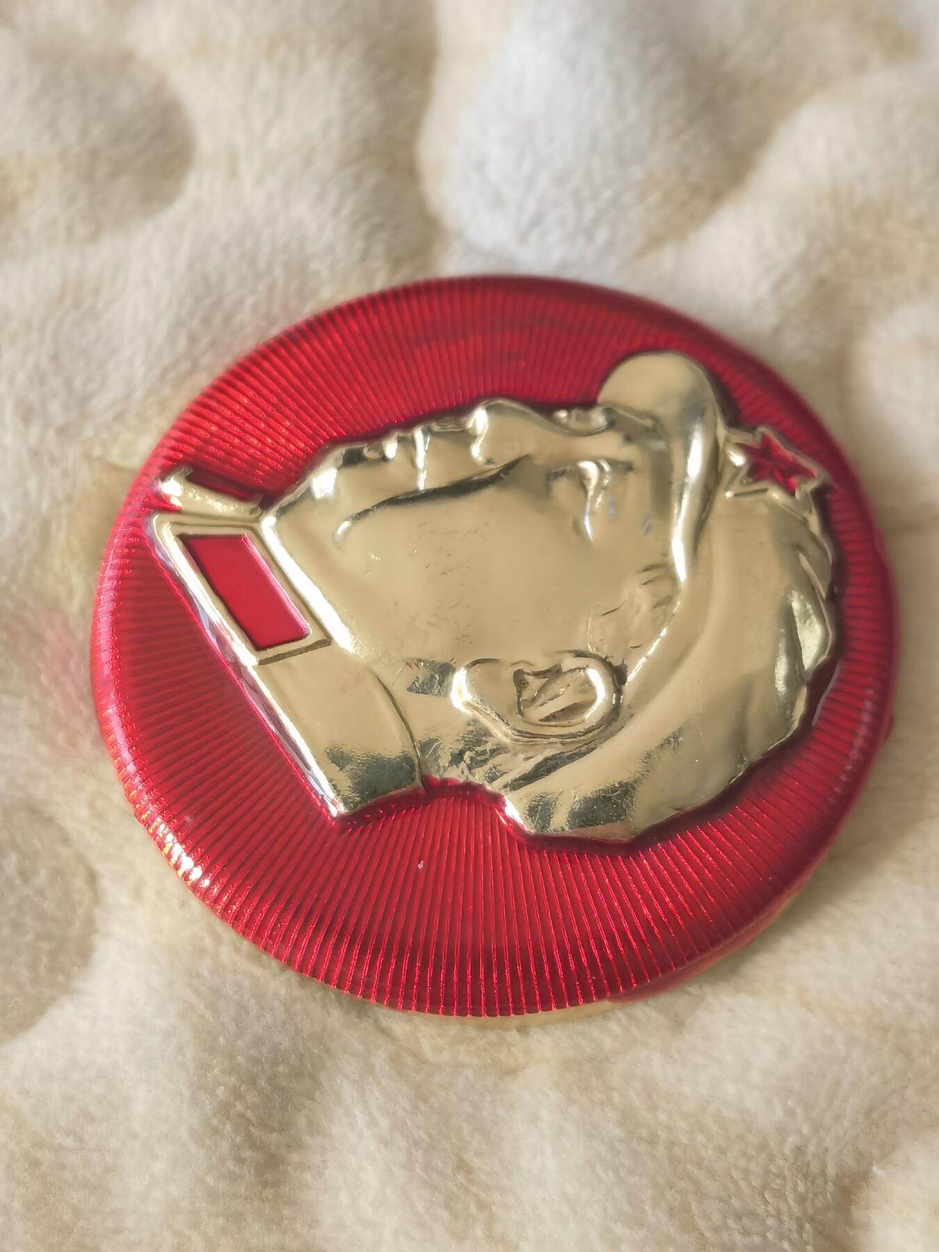 毛主席军帽像章