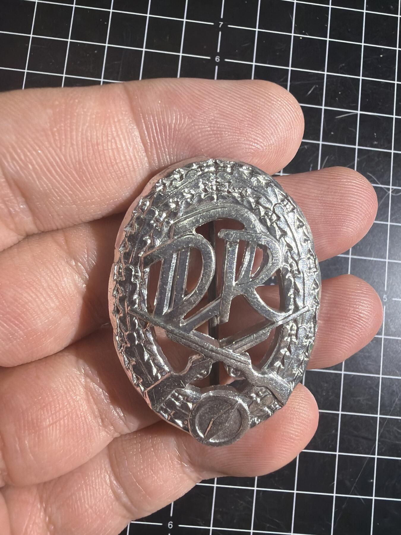 古冰库章牌勋赏收藏0起拍卖 东德原品体能章银级