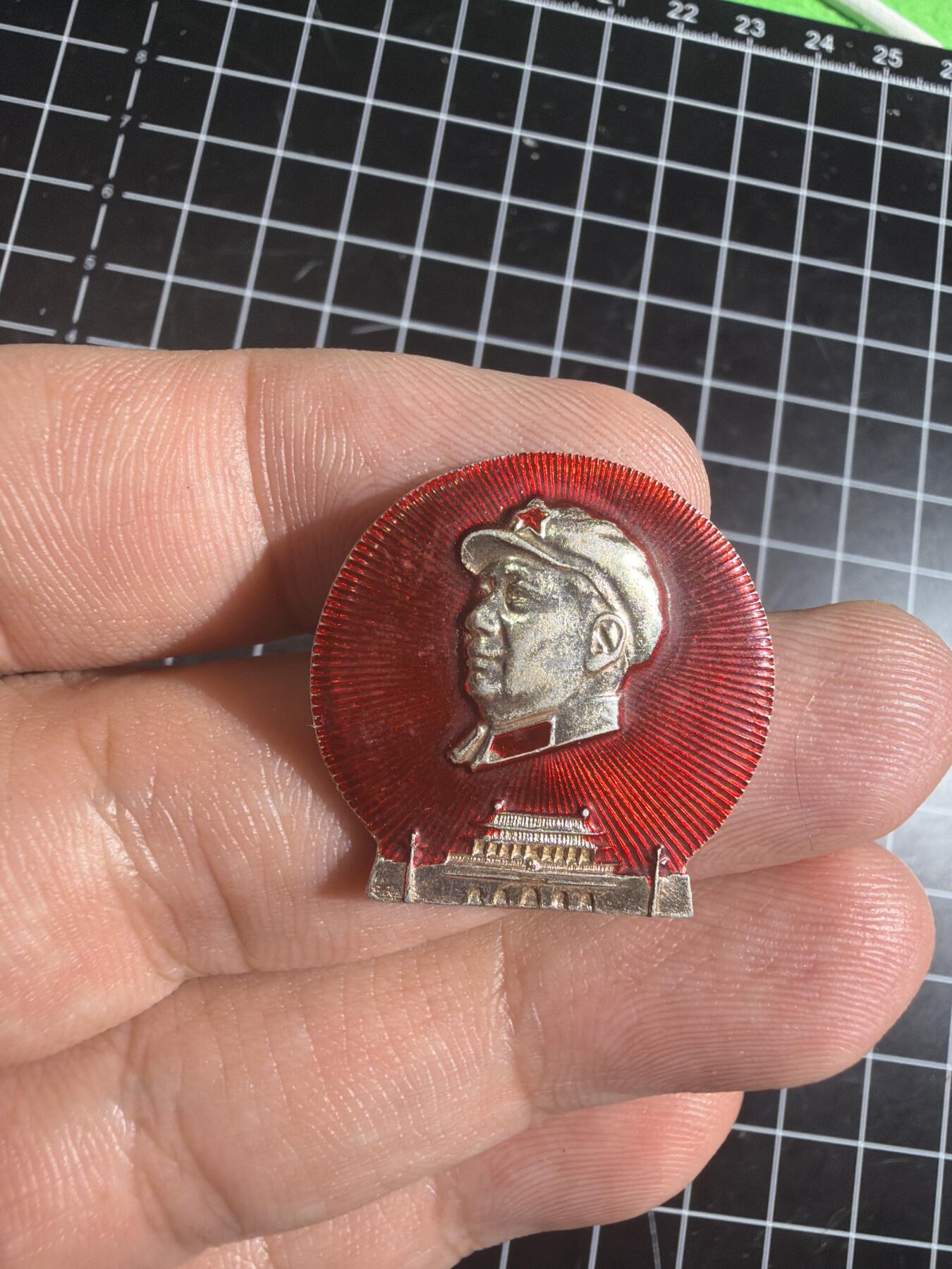 古冰库章牌勋赏收藏0起拍卖 天安门异型毛章