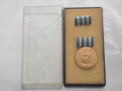 韵星假日军品类拍卖第52期  -- Rimey Holidays Militaria Auction 52 - 民主德国金级邮政部忠诚服务奖章带原盒略