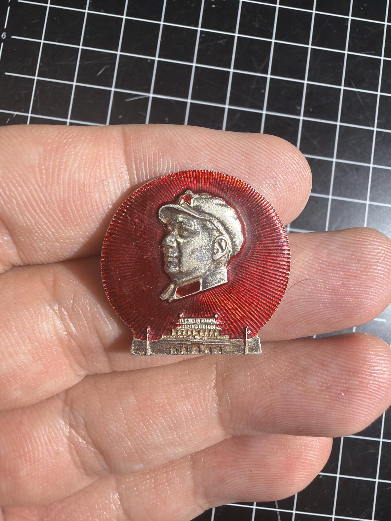 古冰库章牌勋赏收藏0起拍卖 天安门异型毛章