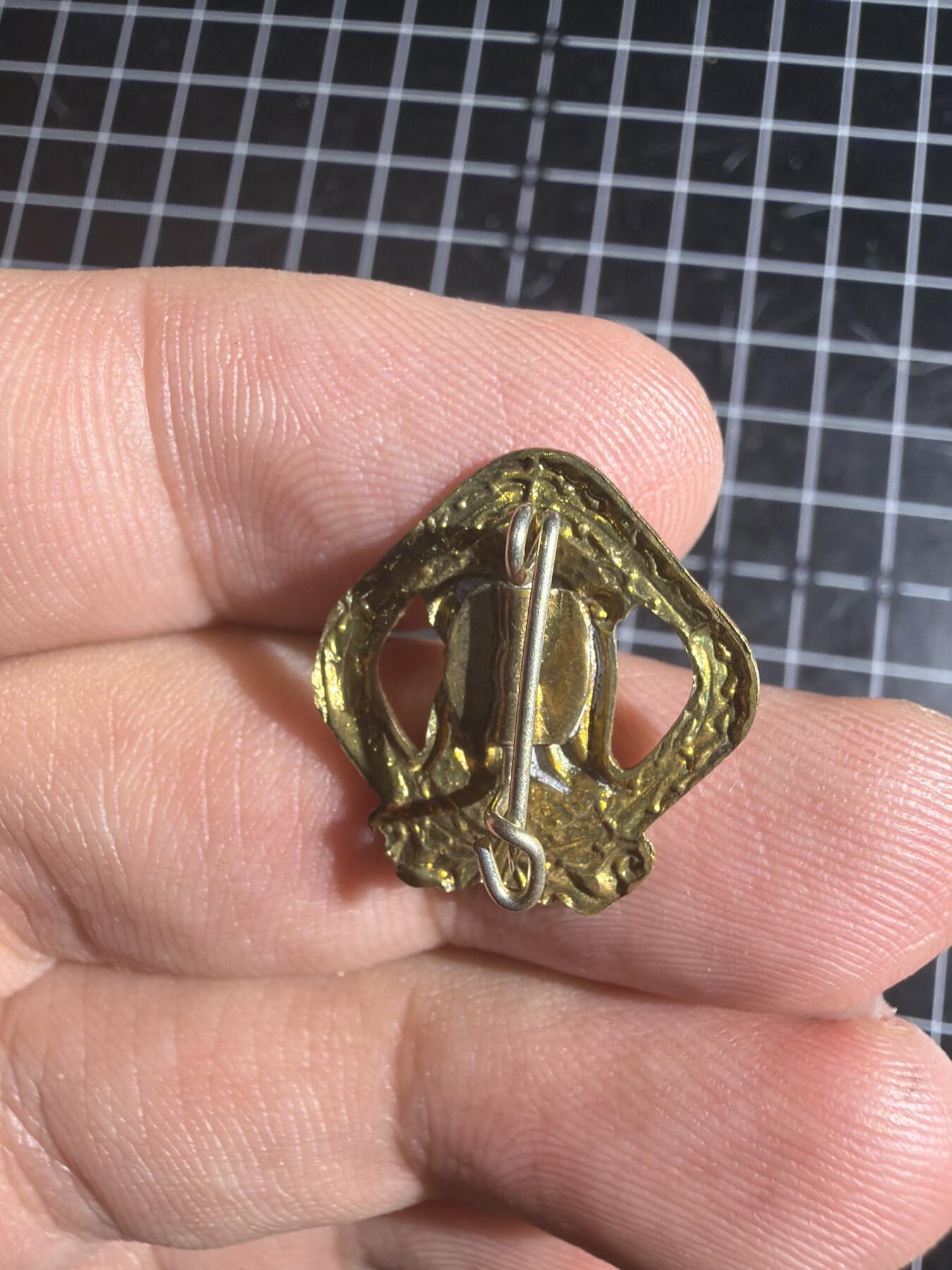 古冰库章牌勋赏收藏0起拍卖 东德体育章