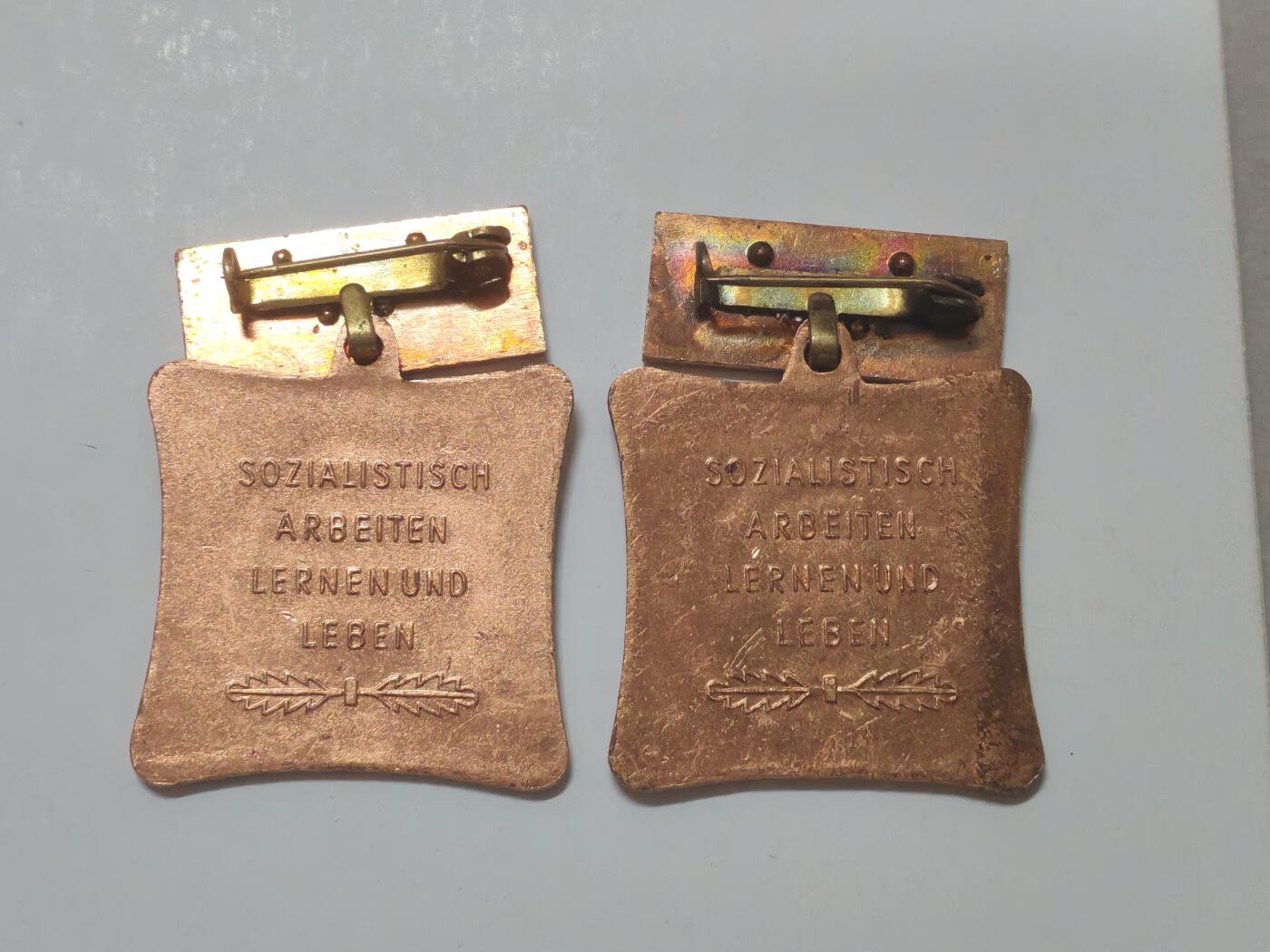 韵星假日军品类拍卖第52期  -- Rimey Holidays Militaria Auction 52 民主德国集体劳动模范奖章两枚