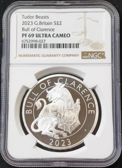 甄臻铺-世界币章拍卖（第59期），甄品场拍品征集中，送拍享返佣金等优惠多多 - NGC-PF69 ULTRA CAMEO 大英帝国 2023年英国皇帝查尔斯三世 2英镑，约克家族经典皇家都铎兽克拉伦斯黑牛，寓意构图出色，超级镜面精制银币。