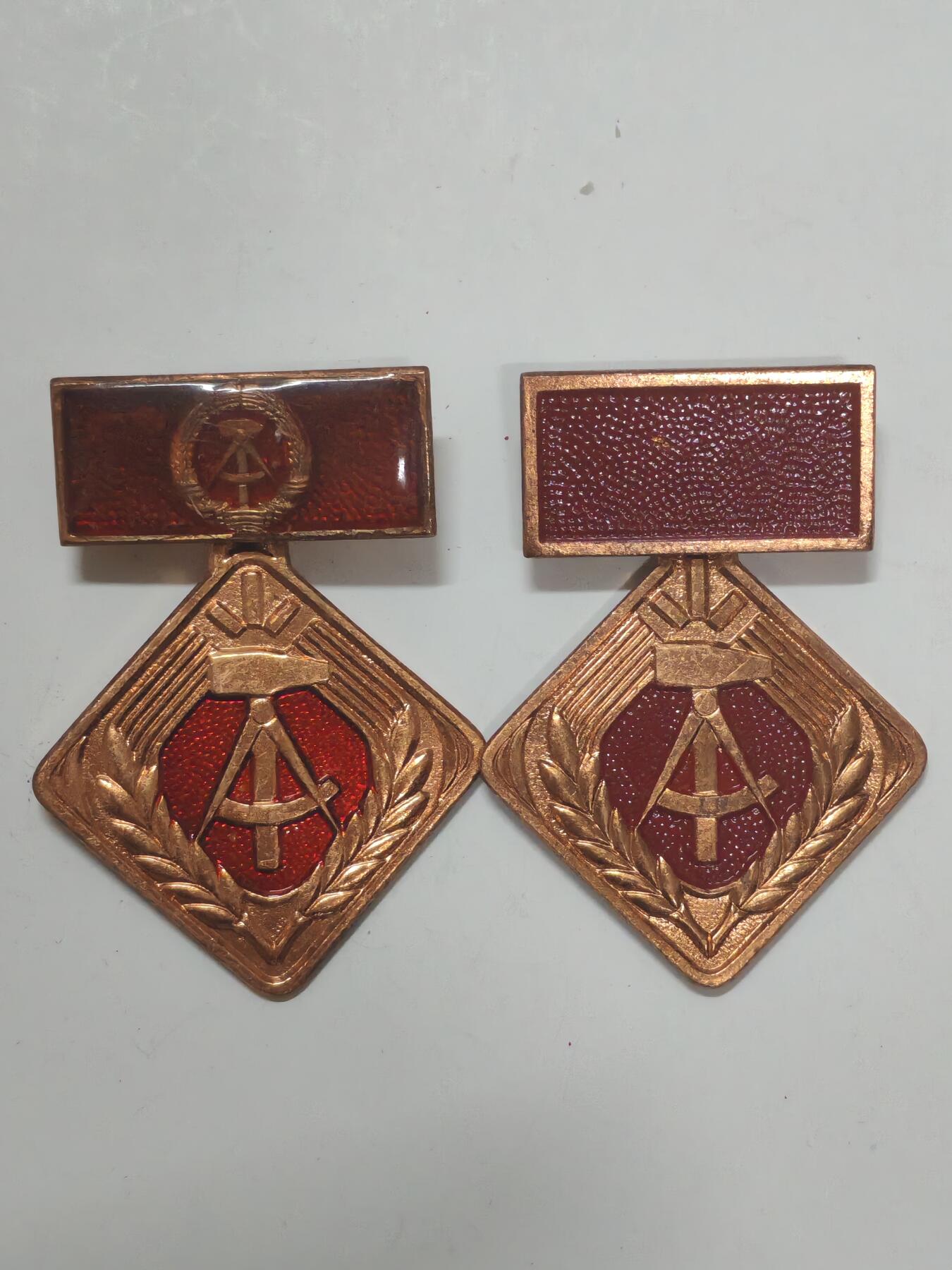 韵星假日军品类拍卖第52期  -- Rimey Holidays Militaria Auction 52 民主德国个人劳动荣誉奖章两枚