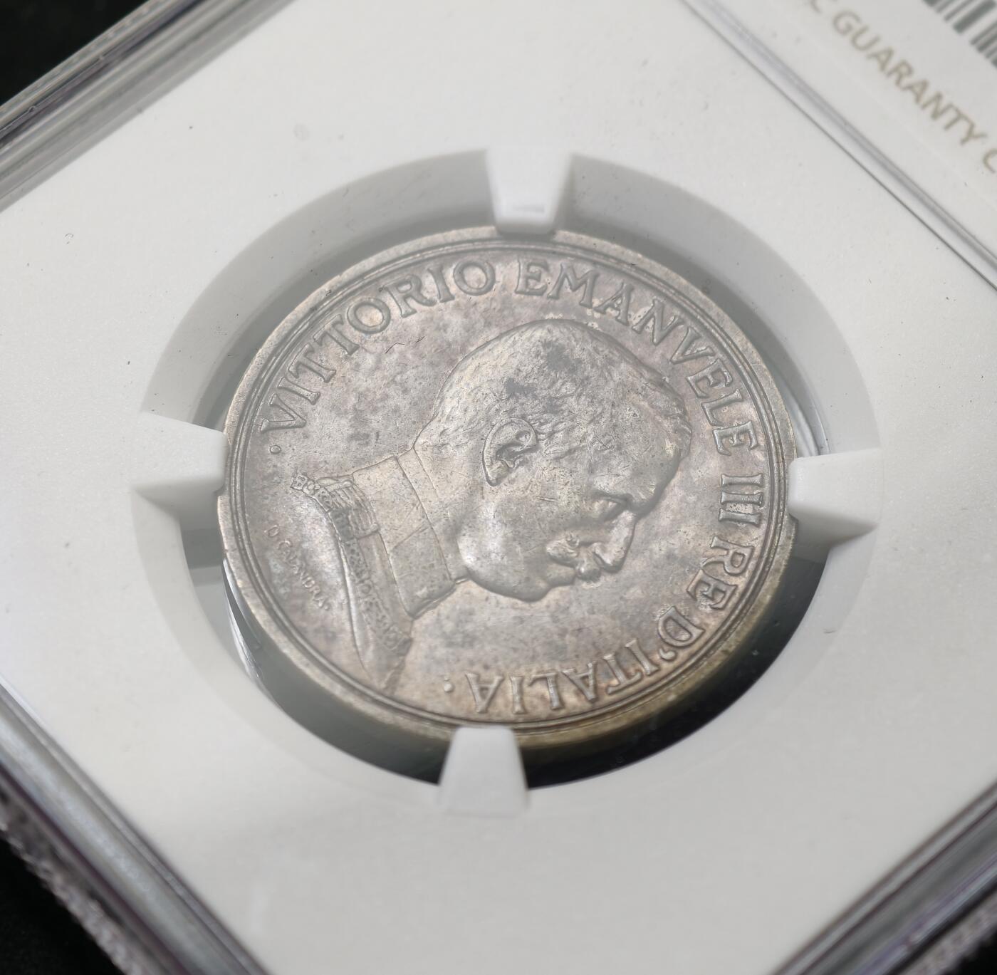 甄臻铺-世界币章拍卖（第59期），甄品场拍品征集中，送拍享返佣金等优惠多多 NGC-AU53 1915年意大利2里拉，紫罗兰包浆，状态超级好，低评了