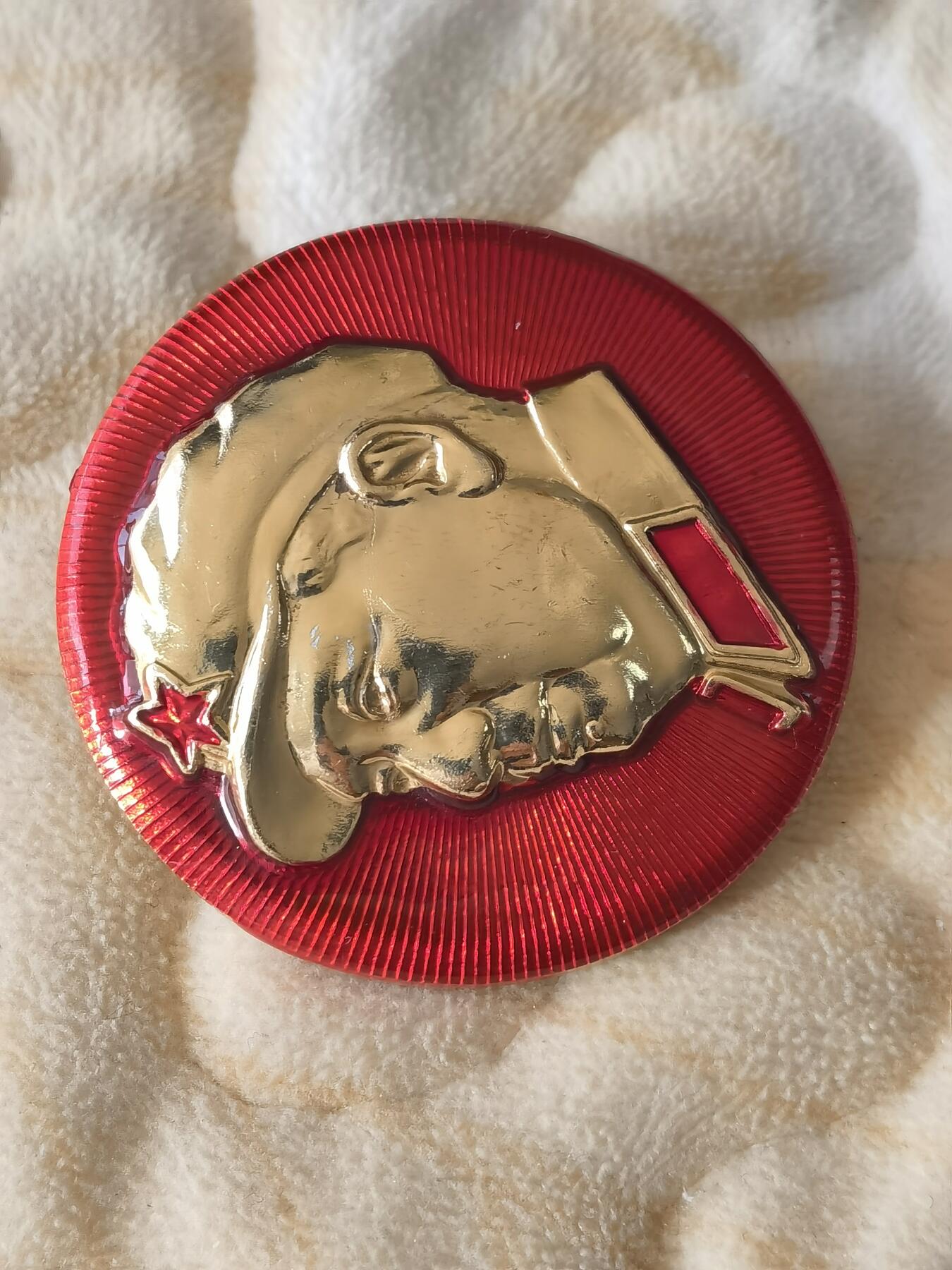 毛主席军帽像章