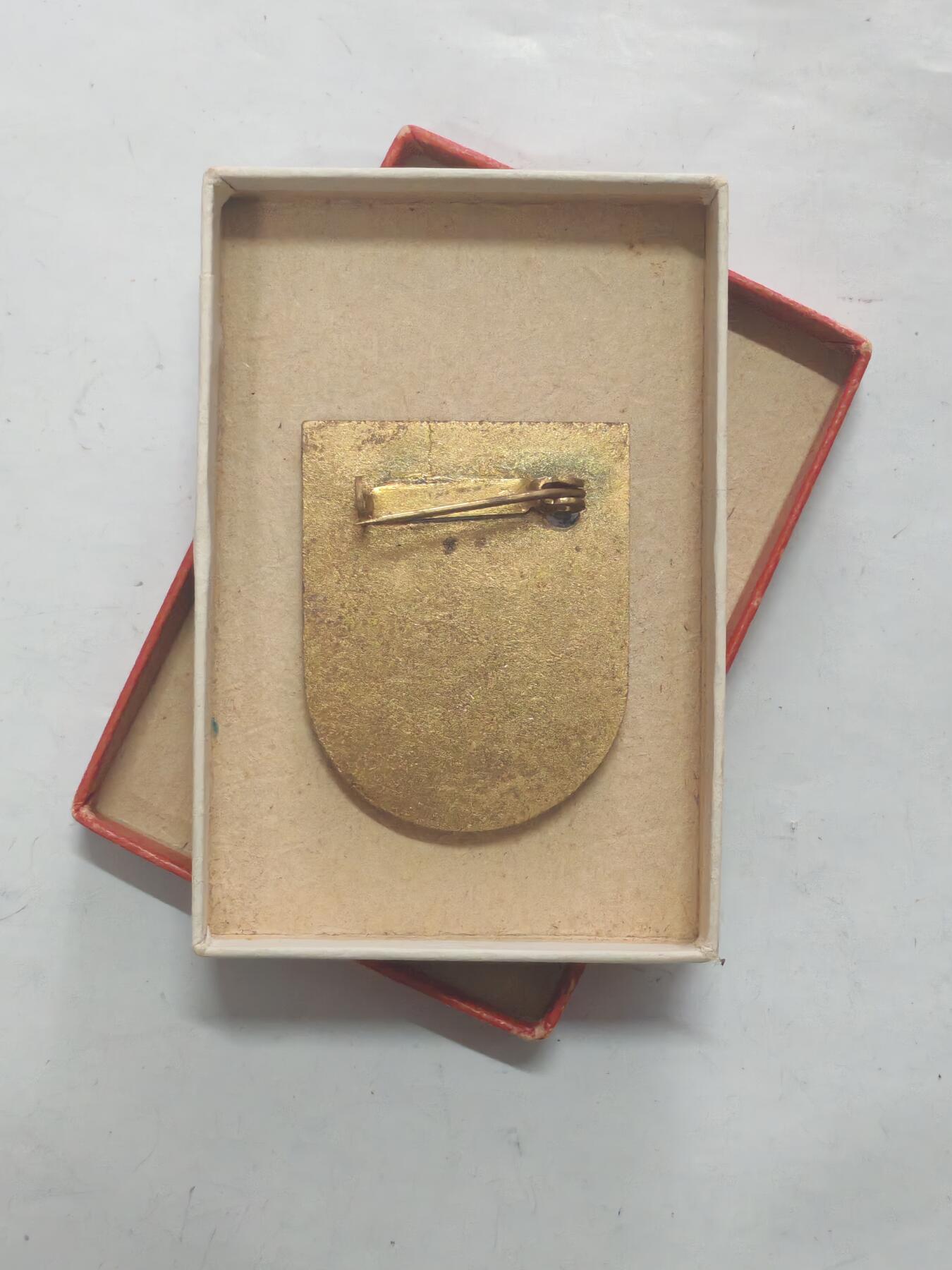 韵星假日军品类拍卖第52期  -- Rimey Holidays Militaria Auction 52 民主德国民防优秀服务奖章带原盒