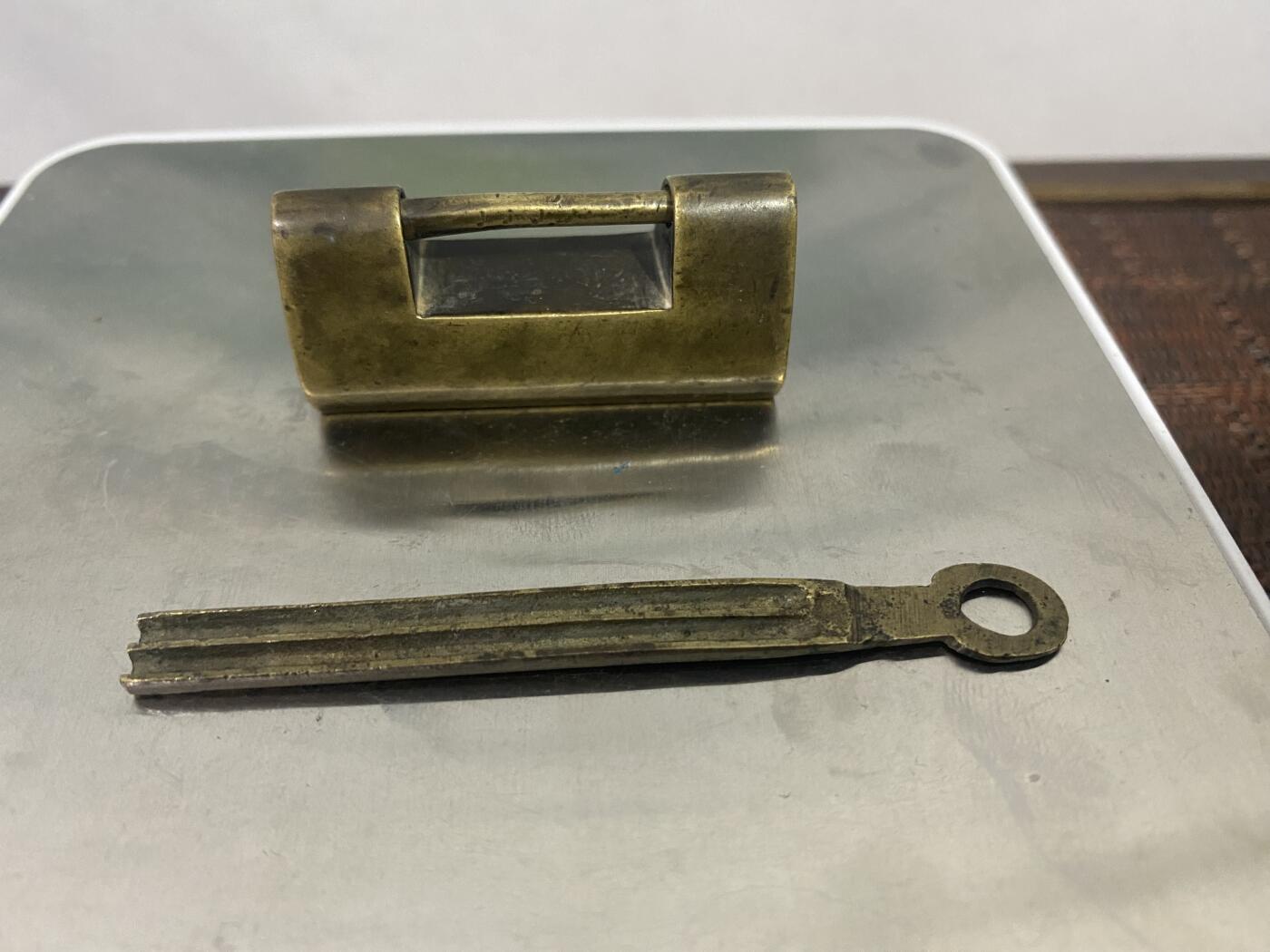 江南杂件 铜锁（带钥匙）