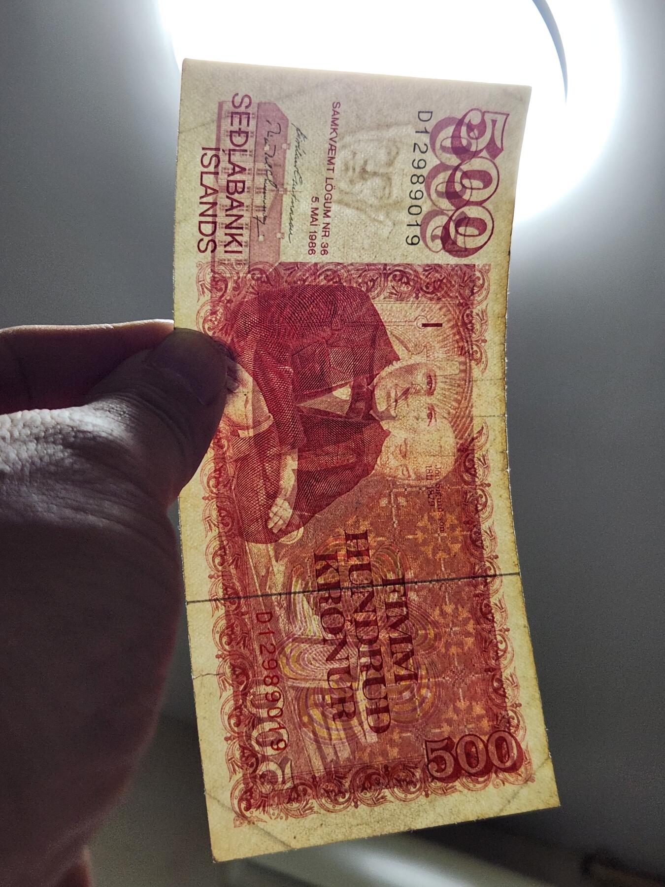 4月8号晚上8点 中外纸币自动截拍第52场 冰岛1986年500