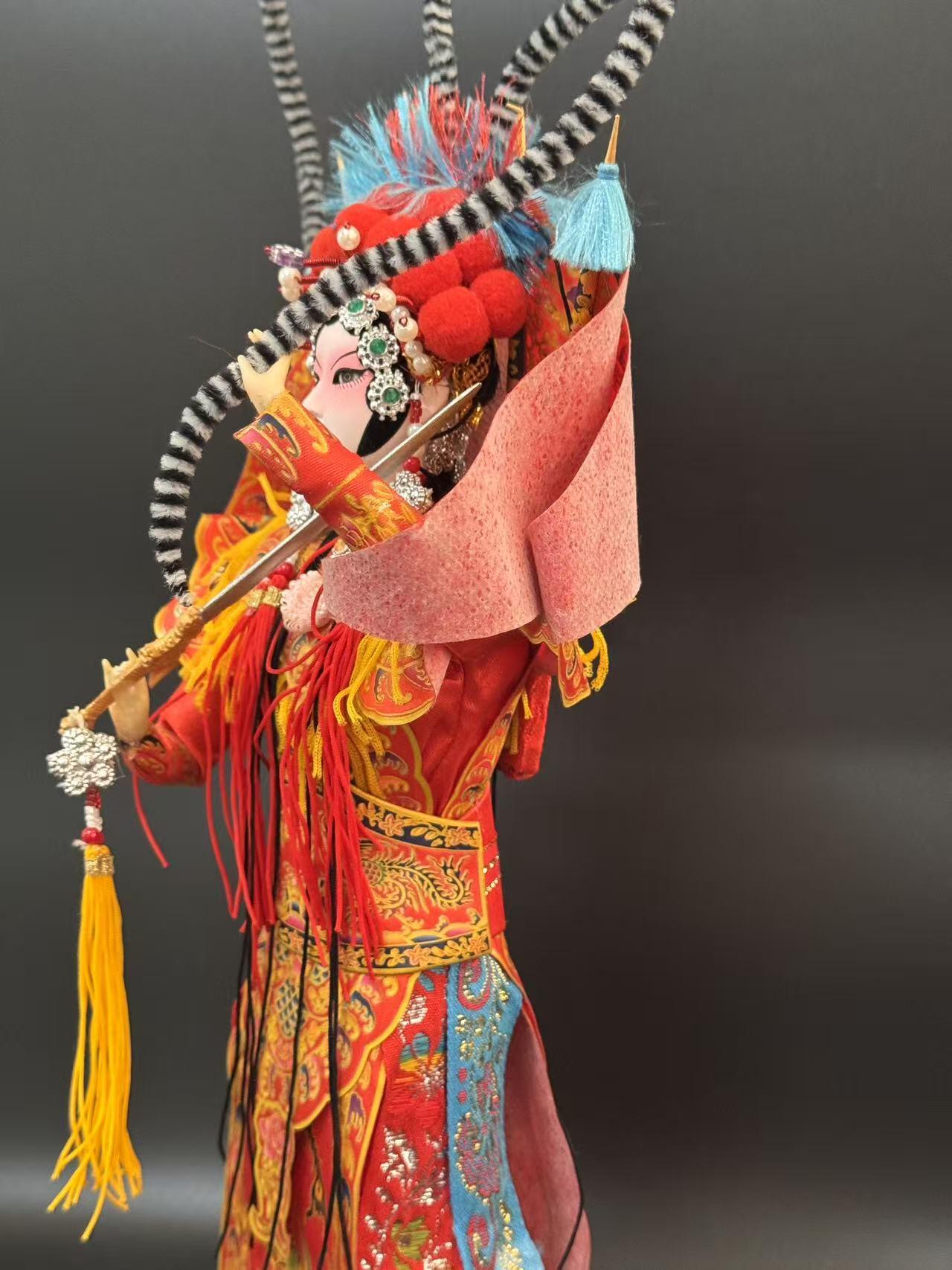 零元拍：穆桂英挂帅精美人偶摆件 多年前购于国家大剧院 做工超精美 尤其头雕 神采生动 不可动 主体应该是石膏 美如画