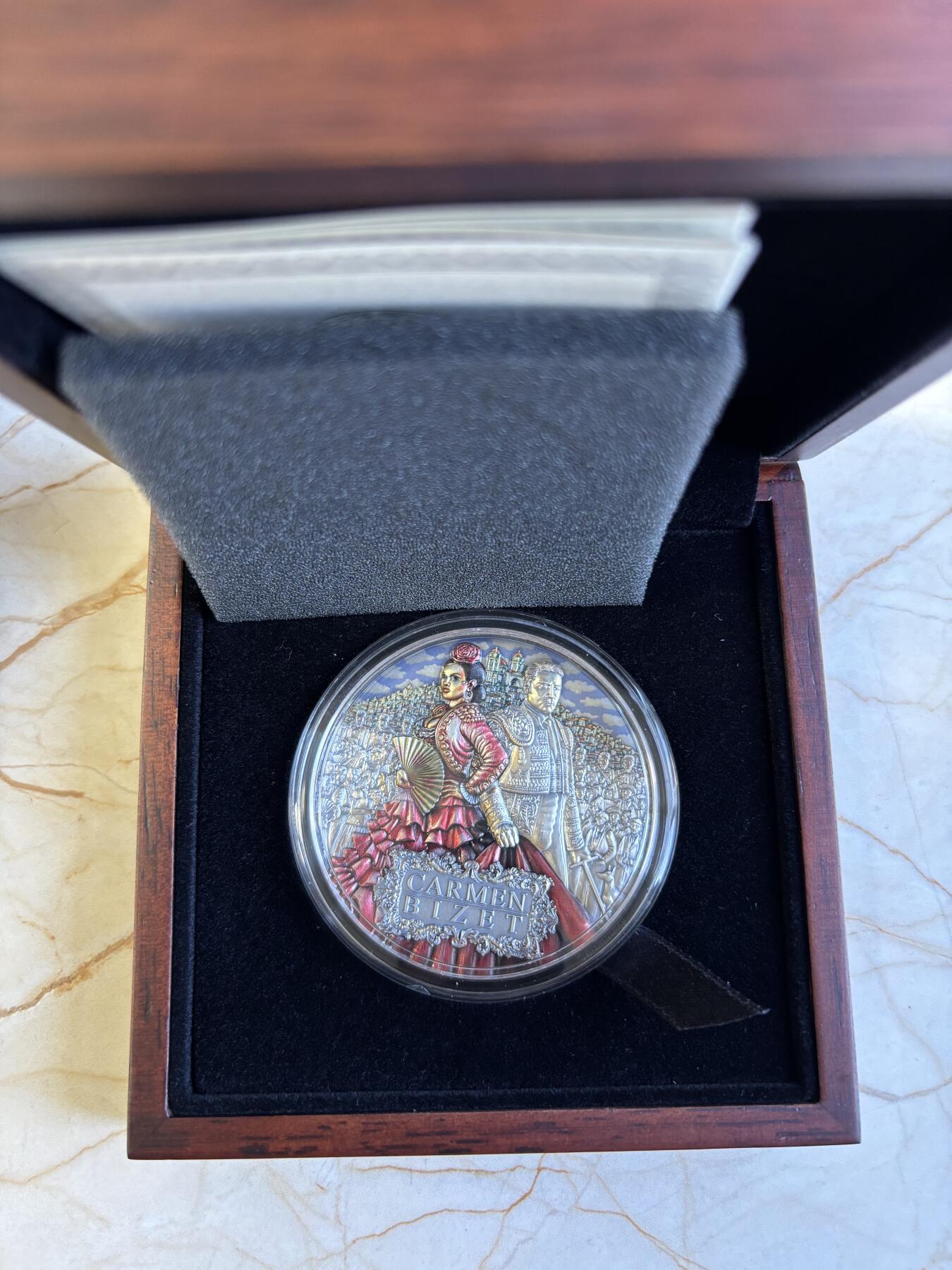 第197期拍卖 纽埃2022年比才歌剧《卡门》2盎司仿古纪念彩银币，999银，发行500枚