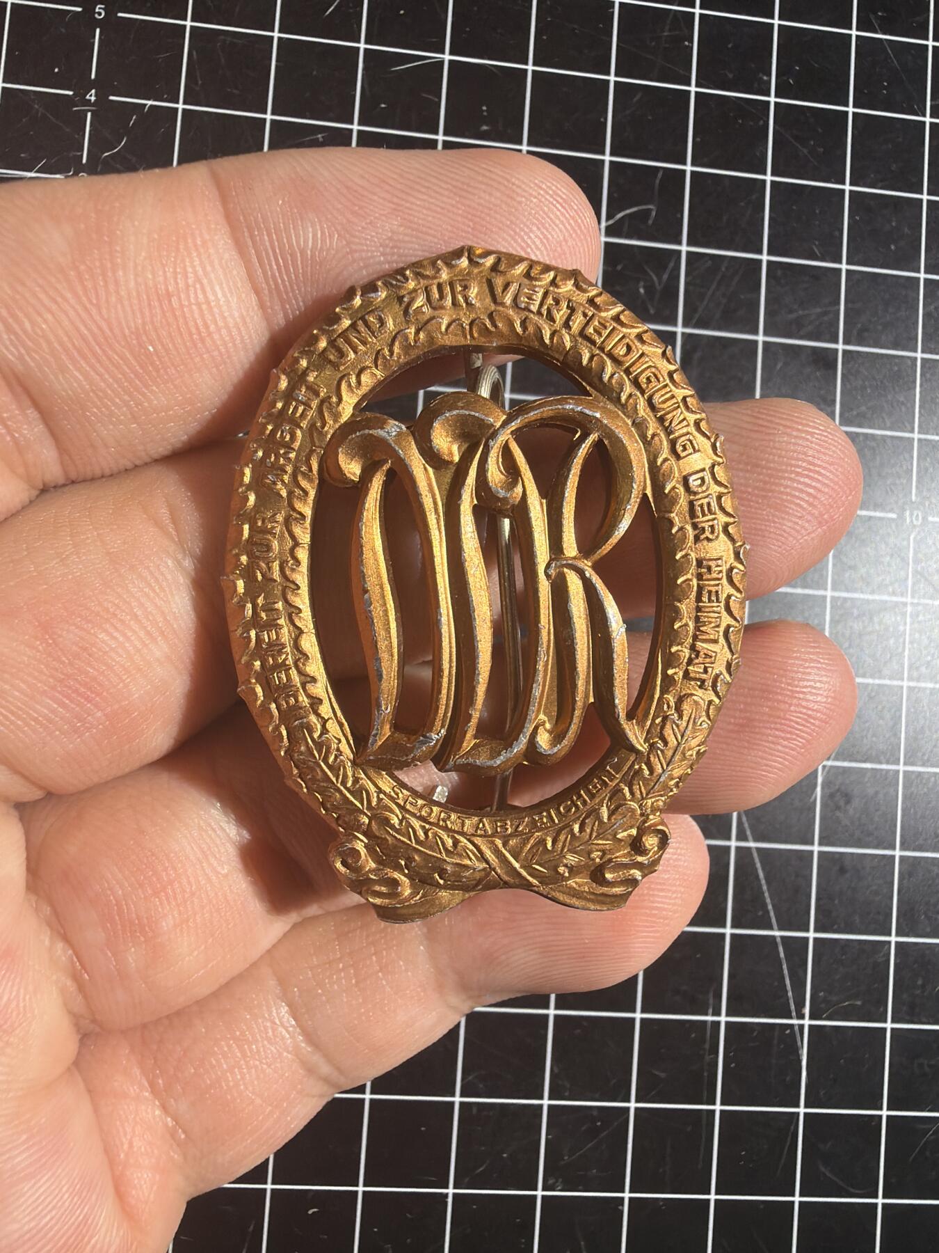 古冰库章牌勋赏收藏0起拍卖 东德原品体能章铜级