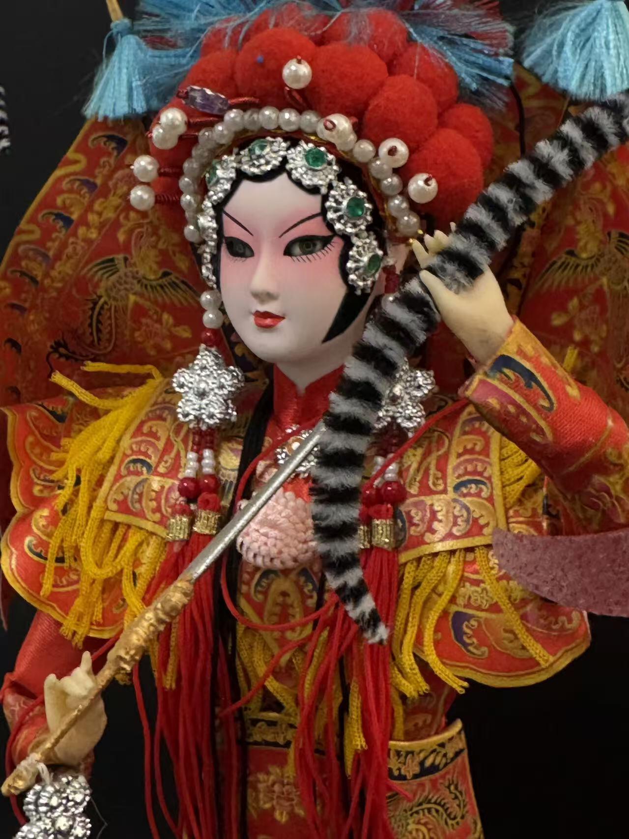 零元拍：穆桂英挂帅精美人偶摆件 多年前购于国家大剧院 做工超精美 尤其头雕 神采生动 不可动 主体应该是石膏 美如画