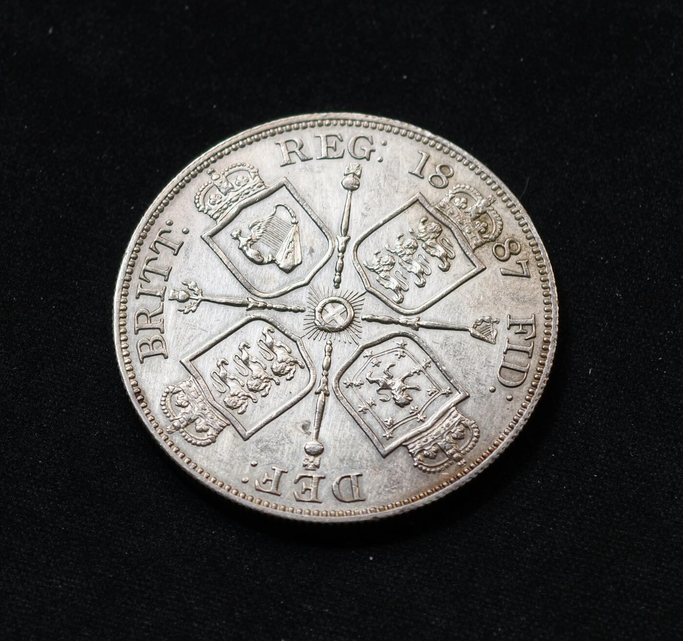 甄臻铺-世界币章拍卖（第59期），甄品场拍品征集中，送拍享返佣金等优惠多多 英国1887年高冠双弗洛林，细节很好，淡淡转光