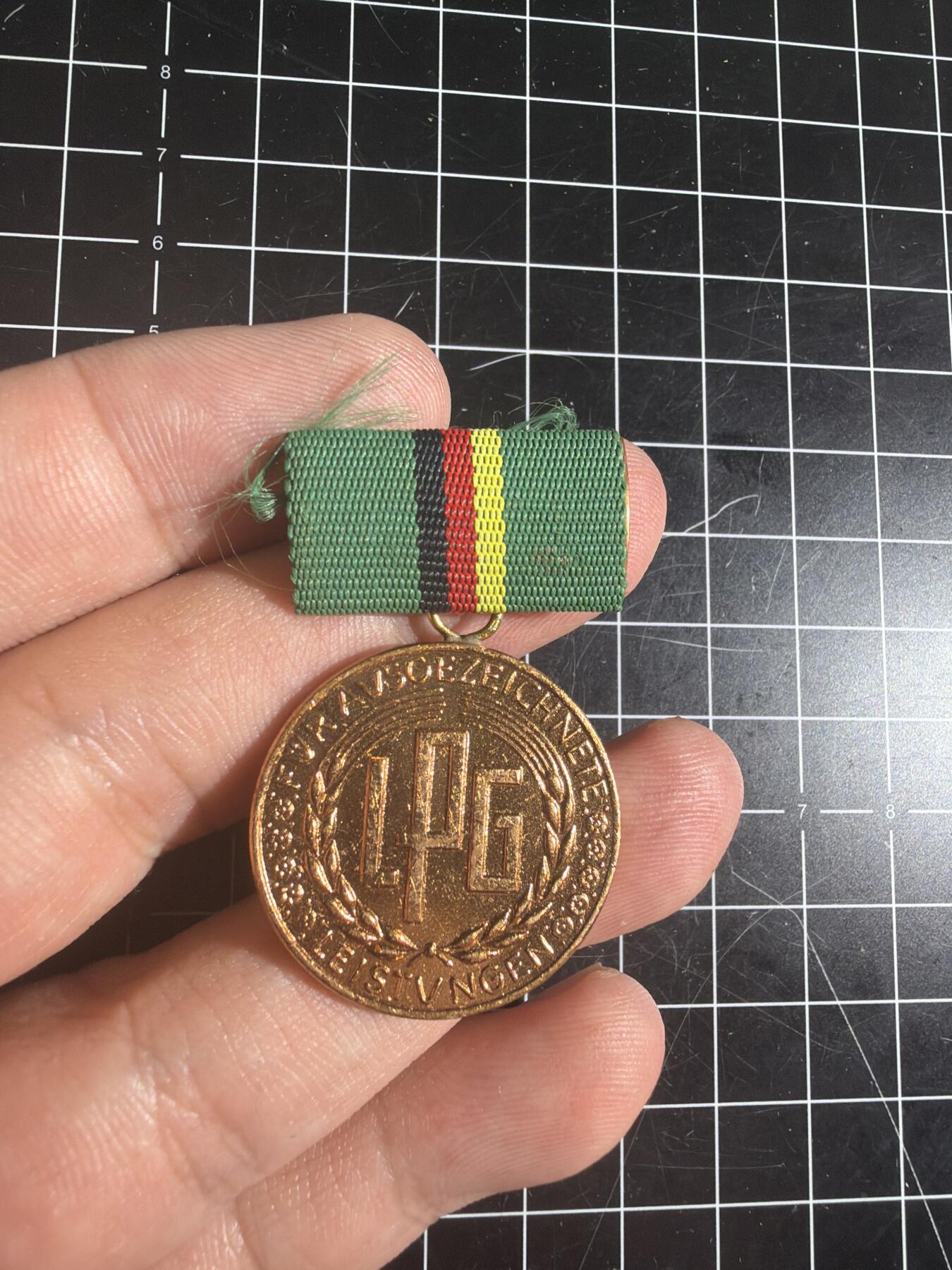 古冰库章牌勋赏收藏0起拍卖 东德农业章