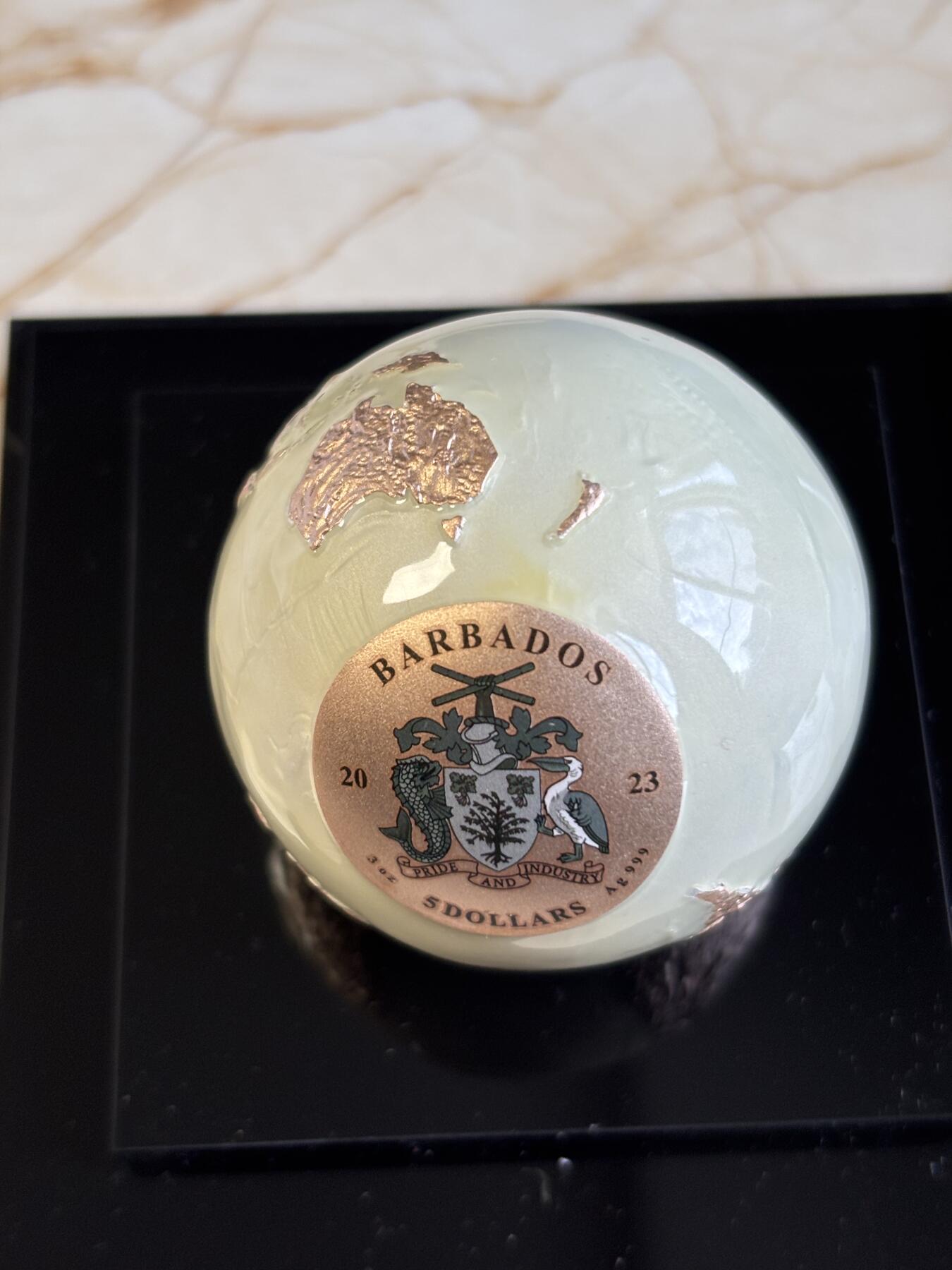 第197期拍卖 巴巴多斯2023年明亮大理石地球3盎司球形镀金银币，999银，发行999枚