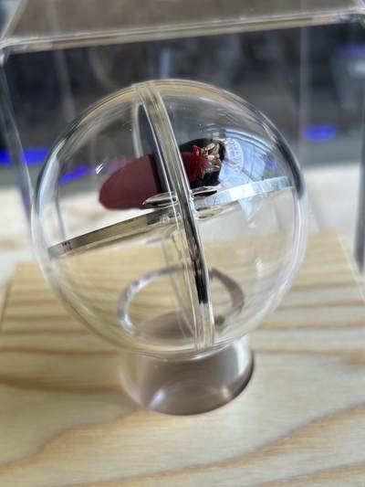 纽埃2022年泰坦尼克号110周年2盎司3D立体彩色银币，999银，发行700枚，有黑点