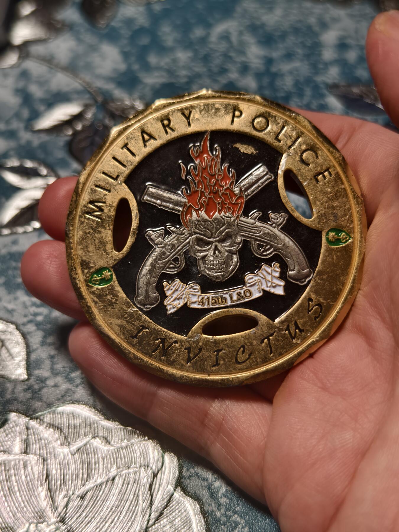 抚柳草堂-第二十三期章牌钱币  奖章勋章 满百包邮 放漏专场 美国陆军第415宪兵连阿富汗部署纪念挑战币（Challenge Coin）大尺寸品相如图直径63mm 重106.4g 