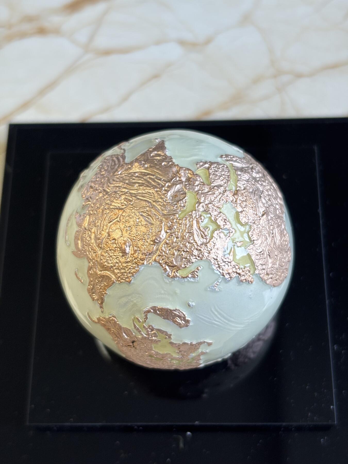 第197期拍卖 巴巴多斯2023年明亮大理石地球3盎司球形镀金银币，999银，发行999枚