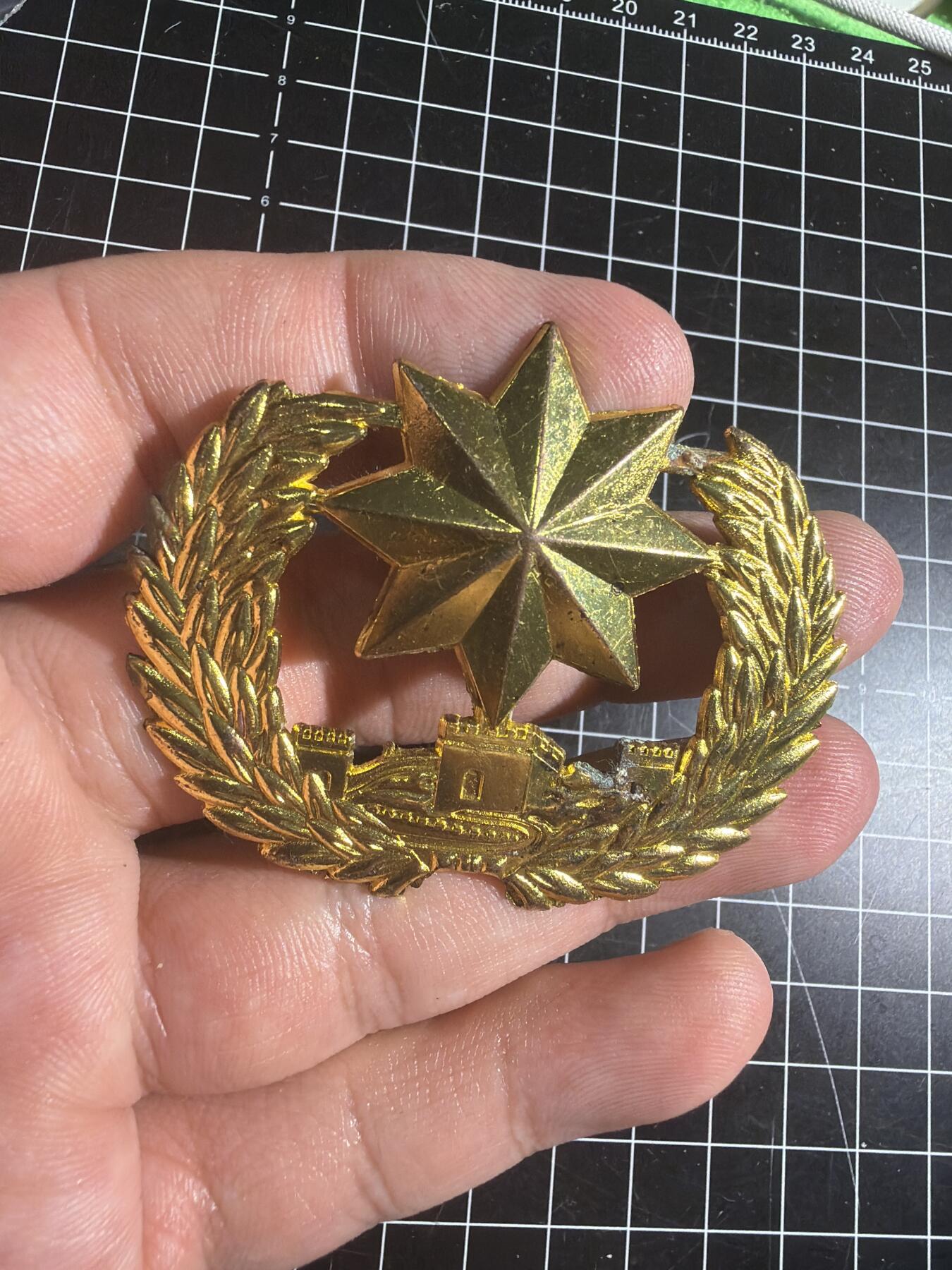 古冰库章牌勋赏收藏0起拍卖 铜质帽徽一个