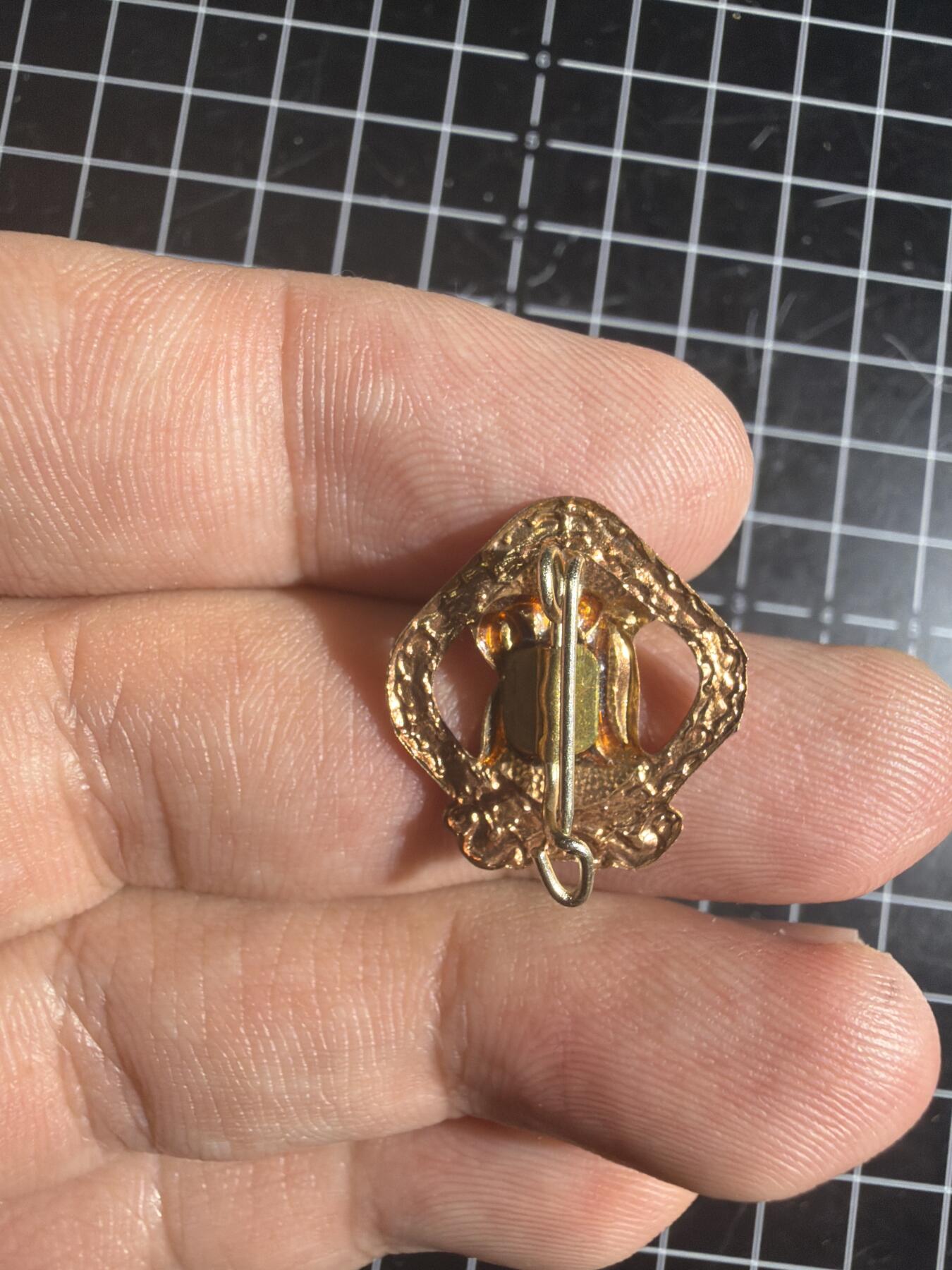 古冰库章牌勋赏收藏0起拍卖 东德体育章