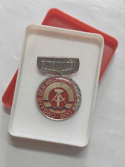 韵星假日军品类拍卖第52期  -- Rimey Holidays Militaria Auction 52 -  民主德国为法院突出贡献荣誉奖章带原盒