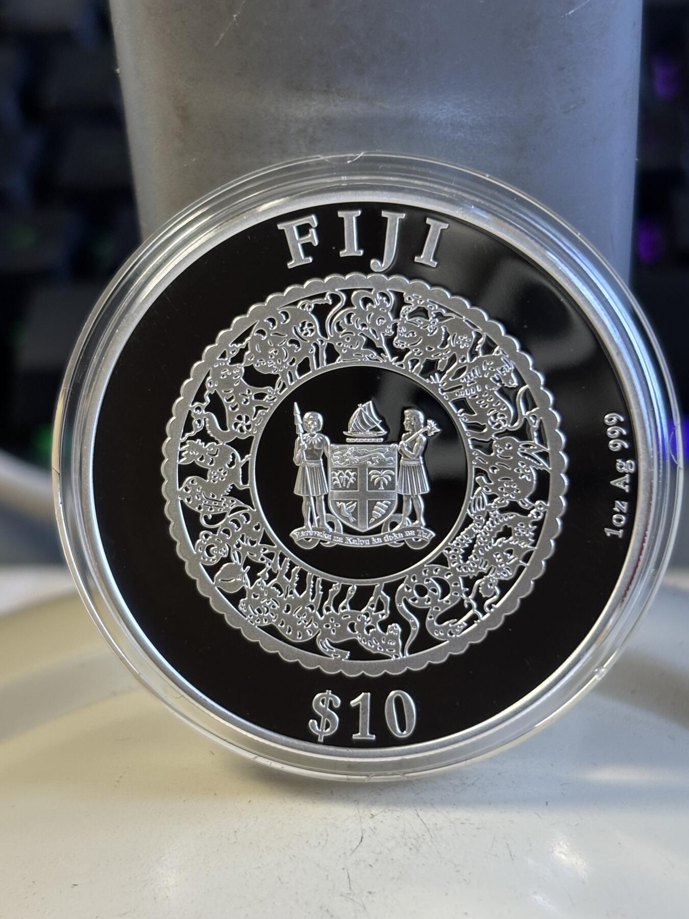 第197期拍卖 斐济2022年中国生肖系列虎年镶嵌天然珍珠镀金银币，999银，发行8888枚