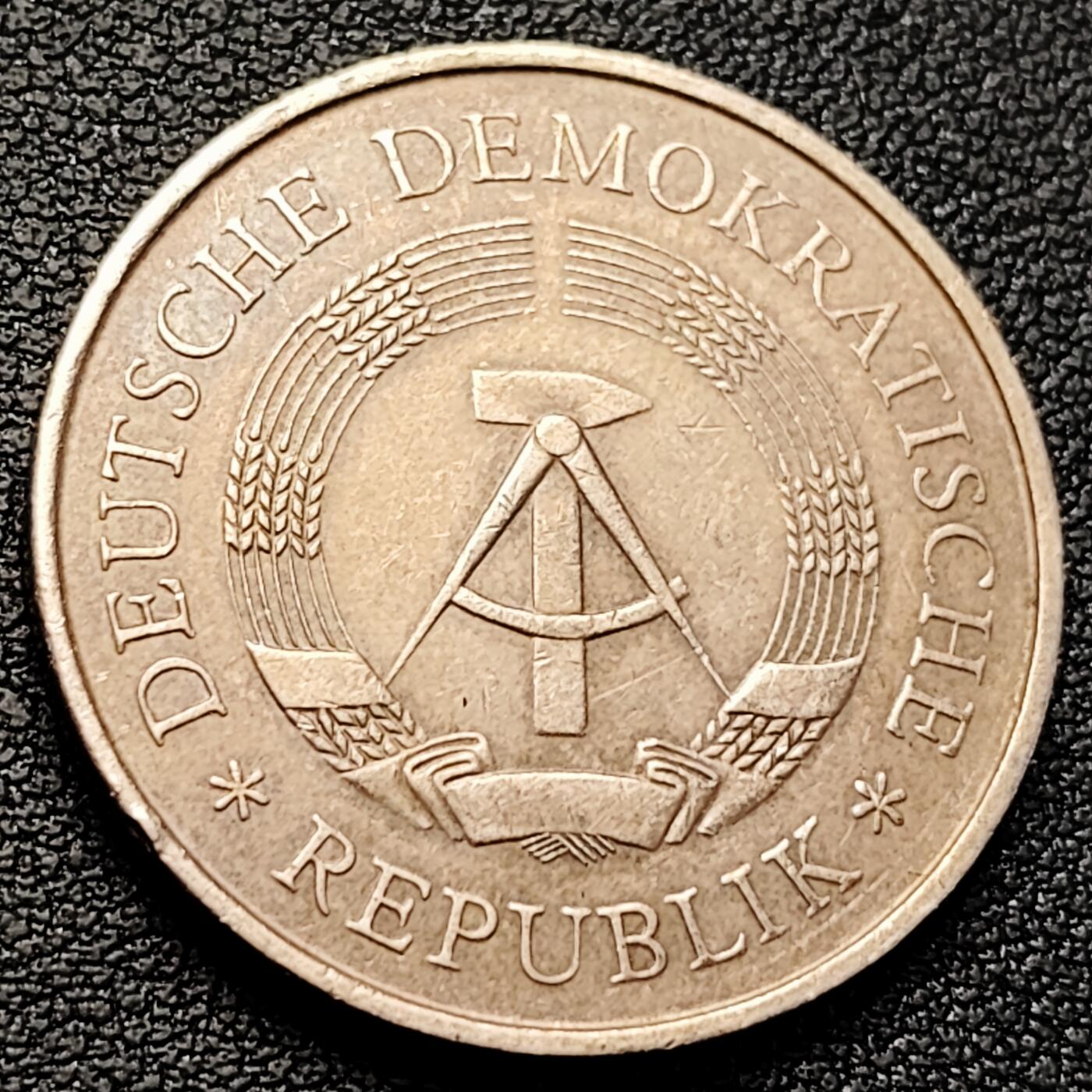 泉币菌-第223场-拍品多 请提前出价(工作原因  发货比较迟缓 已在拍卖规则里面说明 望理解)