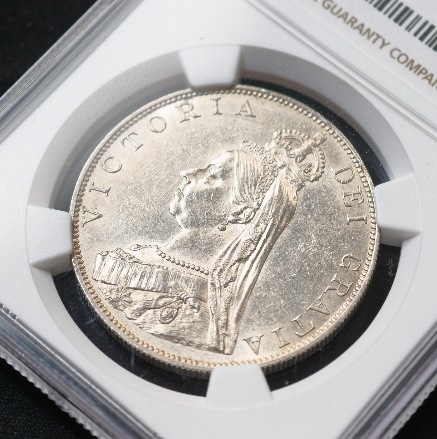 甄臻铺-世界币章拍卖（第59期），甄品场拍品征集中，送拍享返佣金等优惠多多 NGC-UNCD 1887年维多利亚高冠双弗洛林，罗马数字版，转光很不错，养一养可以搏一搏