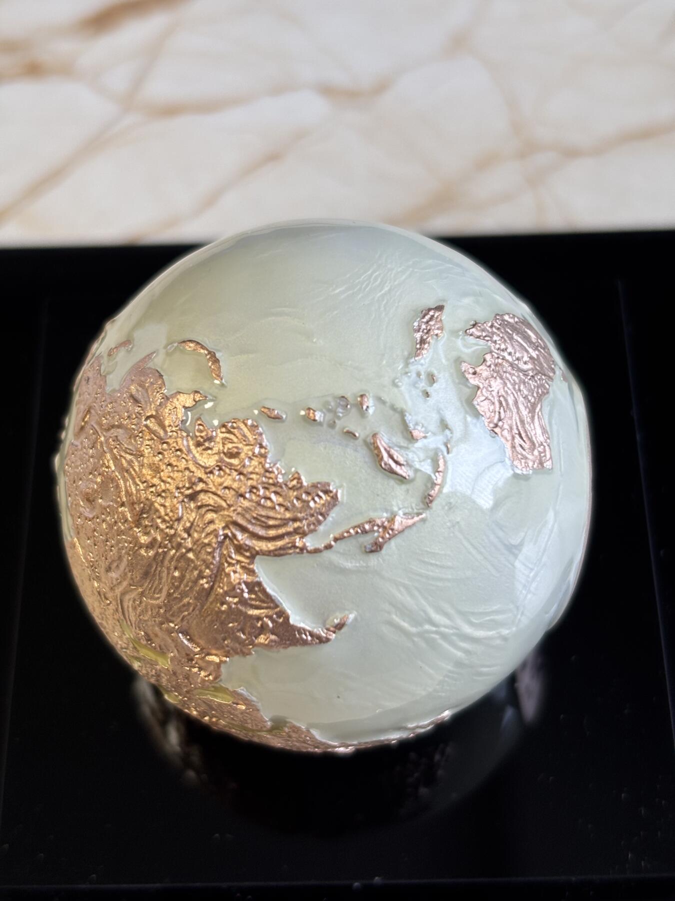 第197期拍卖 巴巴多斯2023年明亮大理石地球3盎司球形镀金银币，999银，发行999枚