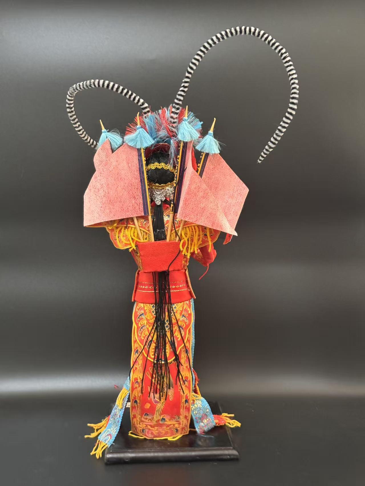 零元拍：穆桂英挂帅精美人偶摆件 多年前购于国家大剧院 做工超精美 尤其头雕 神采生动 不可动 主体应该是石膏 美如画