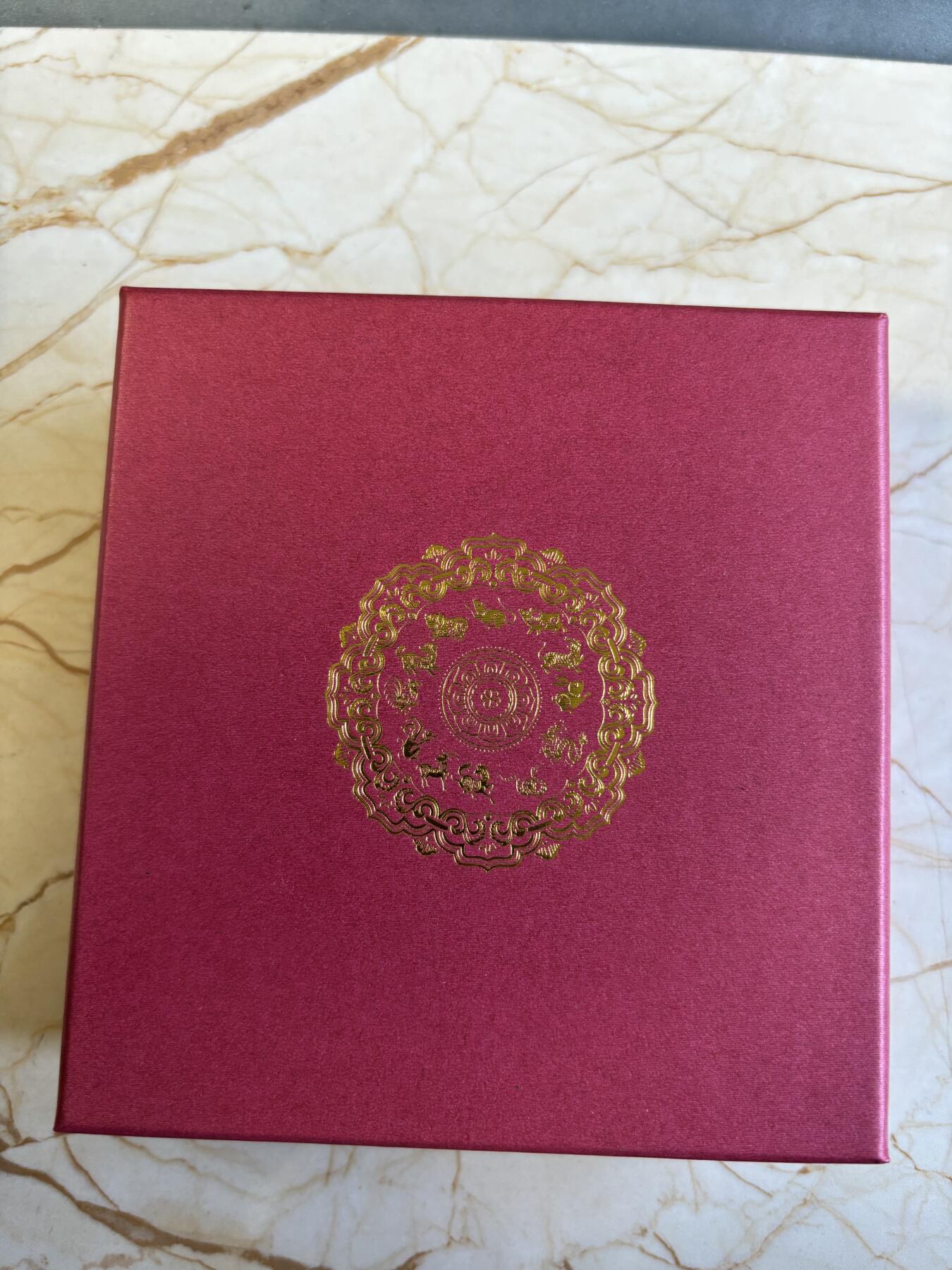 第197期拍卖 斐济2022年中国生肖系列虎年镶嵌天然珍珠镀金银币，999银，发行8888枚