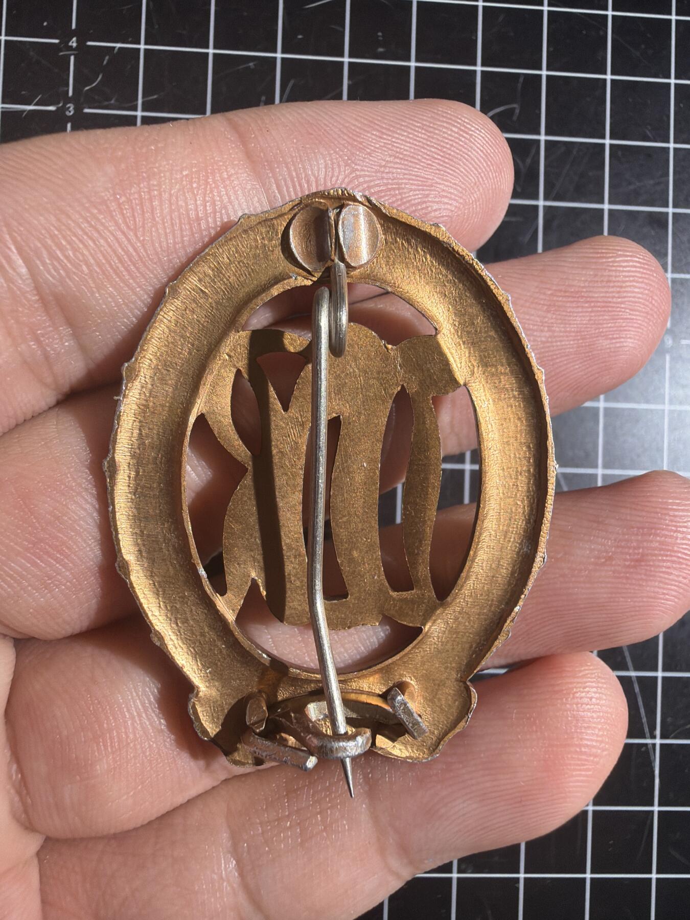 古冰库章牌勋赏收藏0起拍卖 东德原品体能章铜级