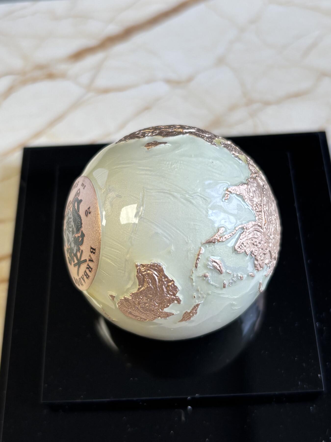 第197期拍卖 巴巴多斯2023年明亮大理石地球3盎司球形镀金银币，999银，发行999枚