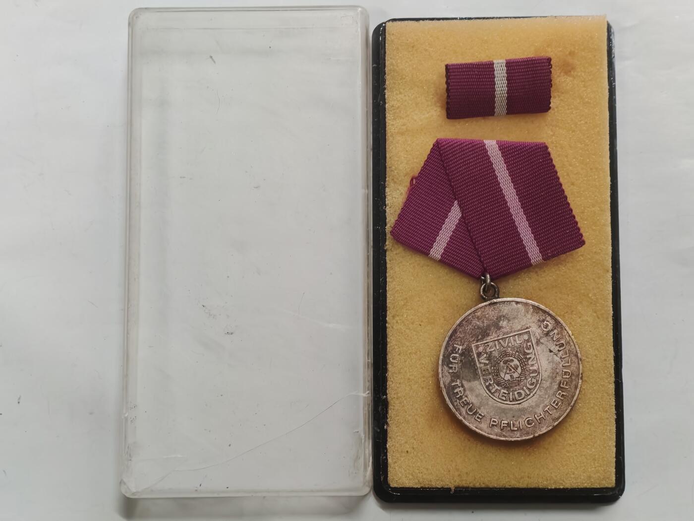 韵星假日军品类拍卖第52期  -- Rimey Holidays Militaria Auction 52 民主德国银级民防忠诚服务奖章带原盒略