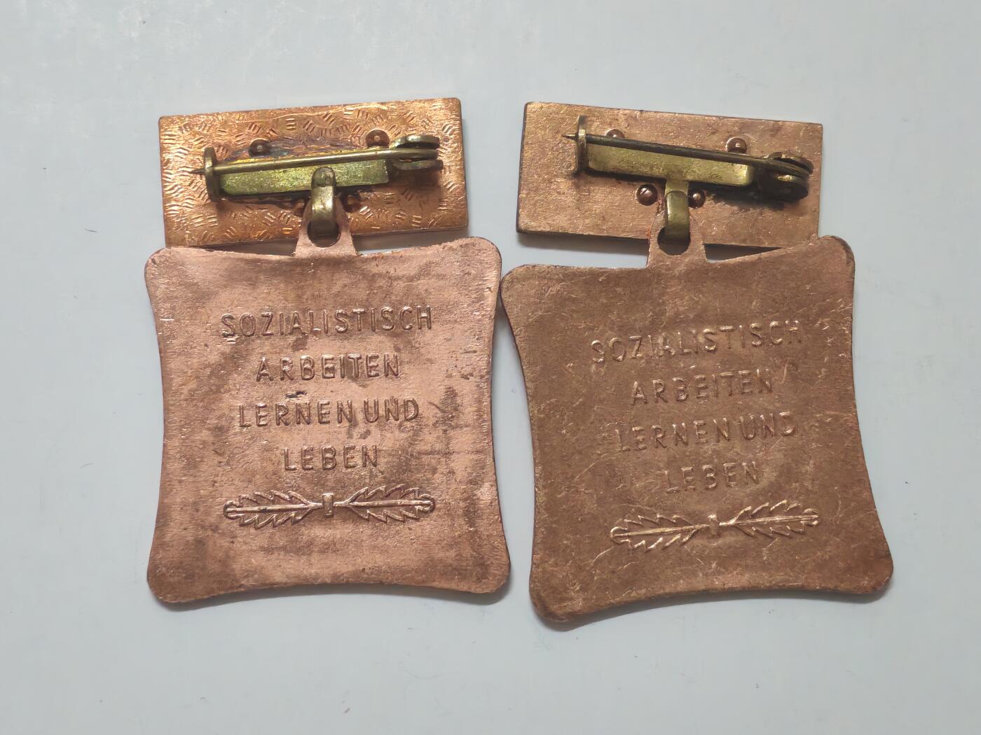 韵星假日军品类拍卖第52期  -- Rimey Holidays Militaria Auction 52 民主德国集体劳动模范奖章两枚