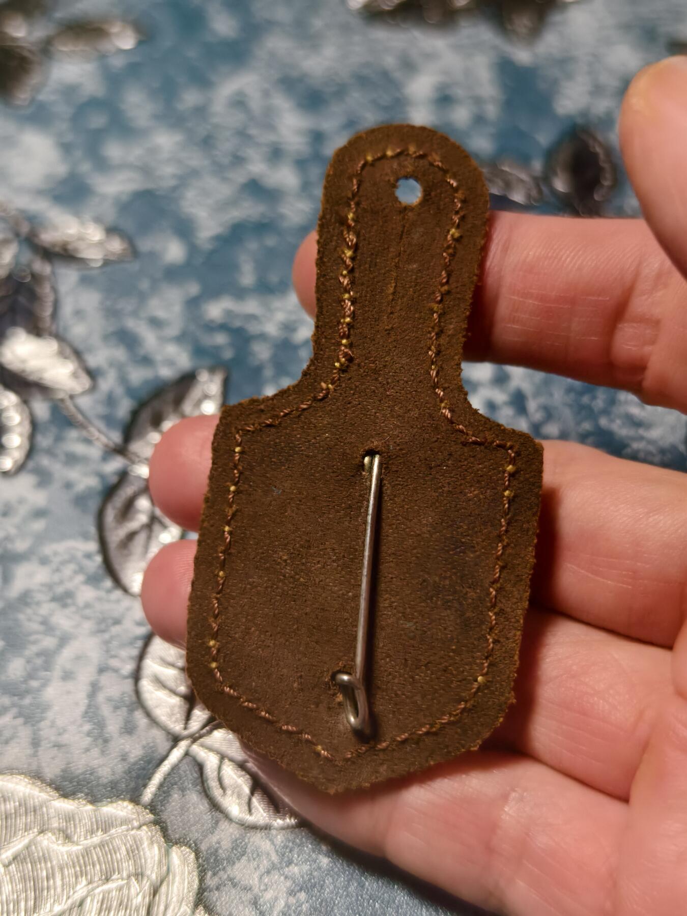 抚柳草堂-第二十三期章牌钱币  奖章勋章 满百包邮 放漏专场 法国陆军第2轻骑兵团（2e Régiment de Hussards）徽章  历史原品 红爪黑金雄狮源自该团历史指挥官尚博朗侯爵（Marquis de Chamborant） 的家族纹章 