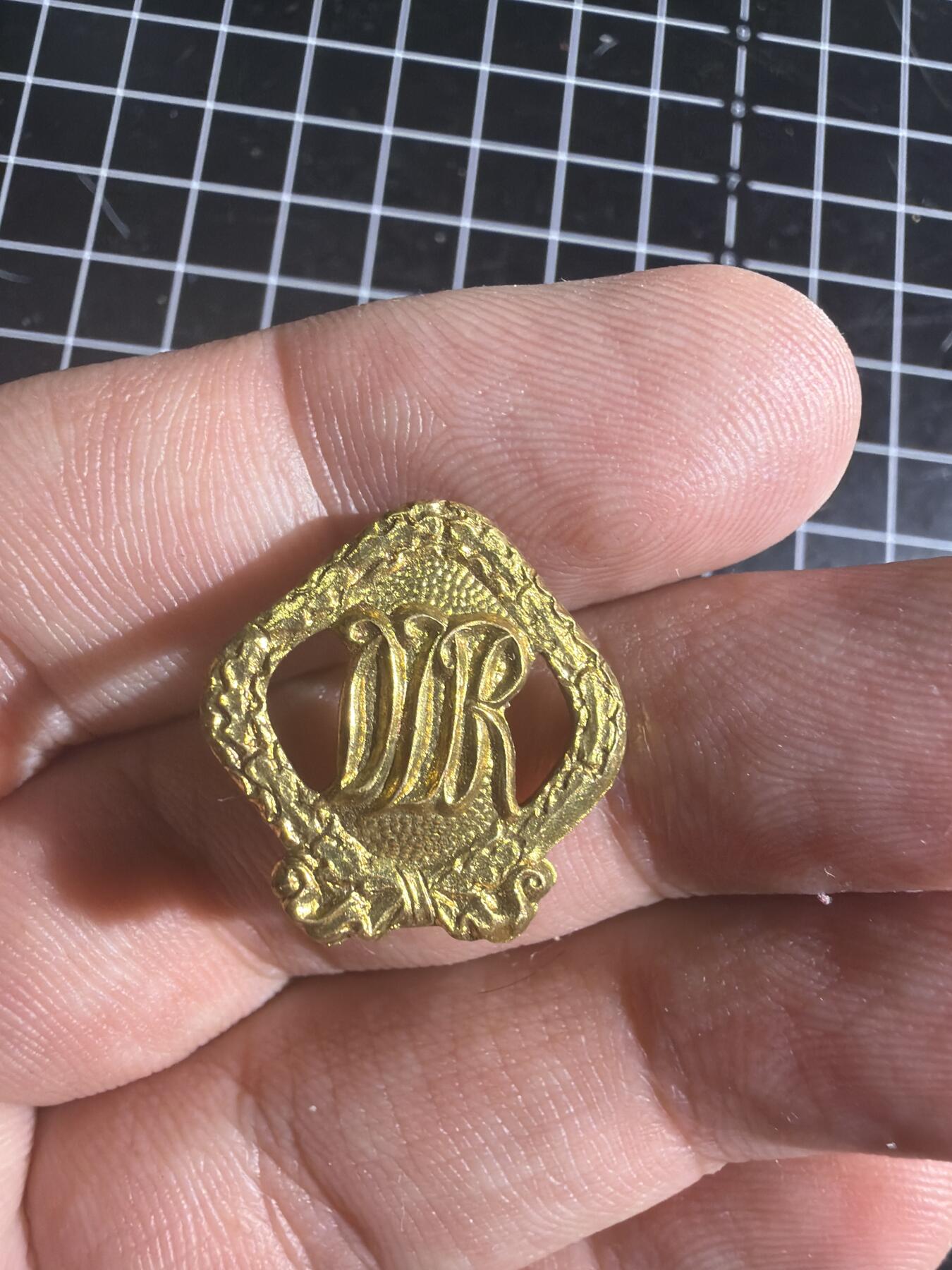 古冰库章牌勋赏收藏0起拍卖 东德体育章