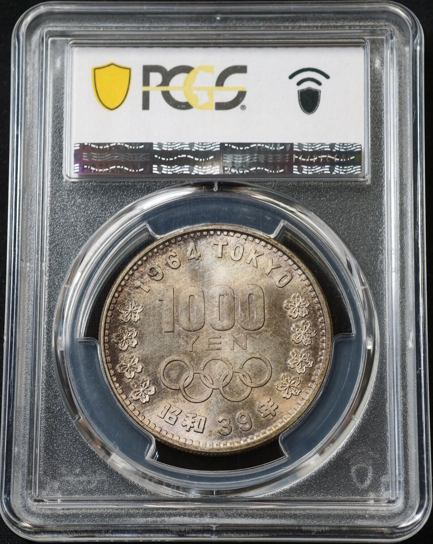甄臻铺-世界币章拍卖（第59期），甄品场拍品征集中，送拍享返佣金等优惠多多 PCGS-MS66，日本1964年奥运银币，日本大奥1000日元，淡紫罗兰包浆，底板干净，暴力转光