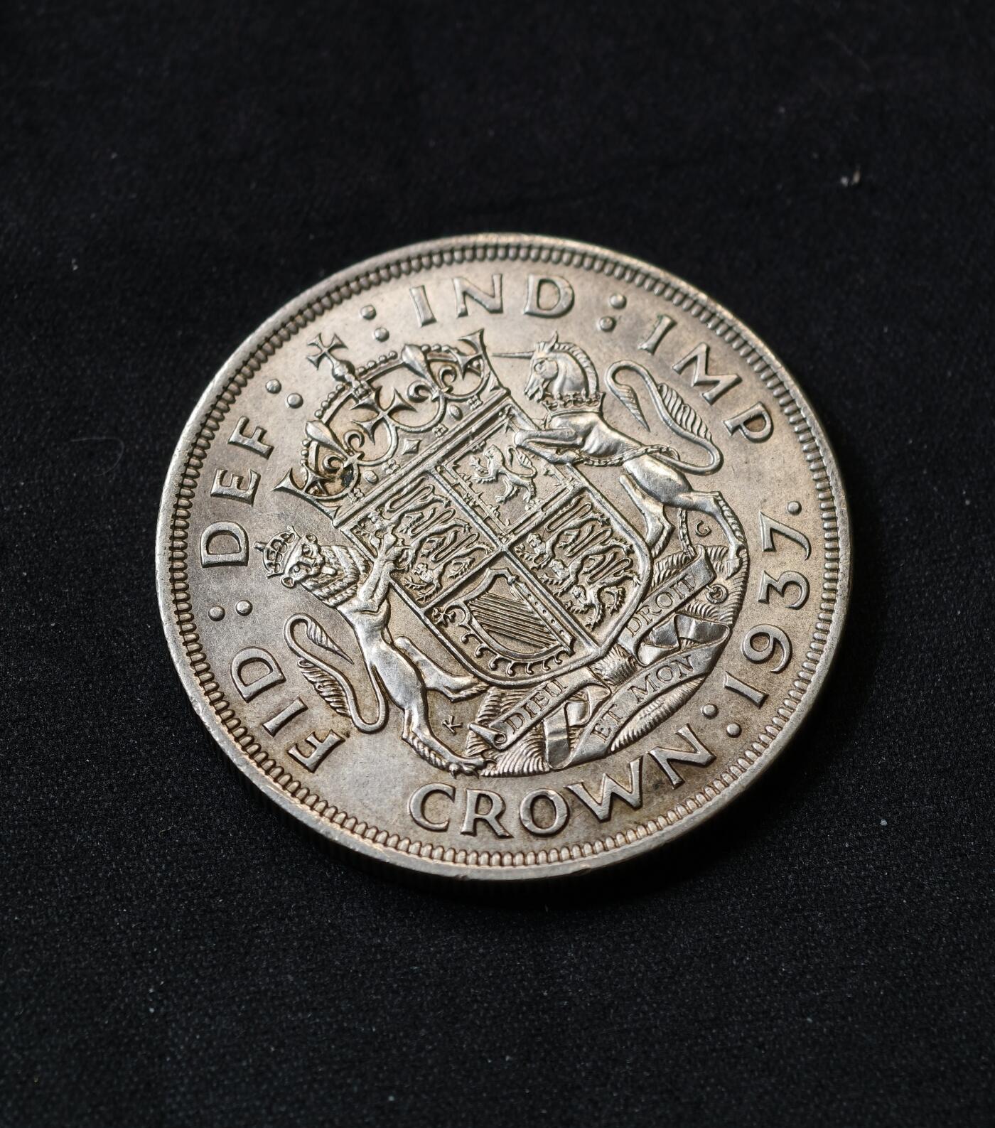 甄臻铺-世界币章拍卖（第59期），甄品场拍品征集中，送拍享返佣金等优惠多多 英国1937年乔治六世克朗，转光不错，包浆自然