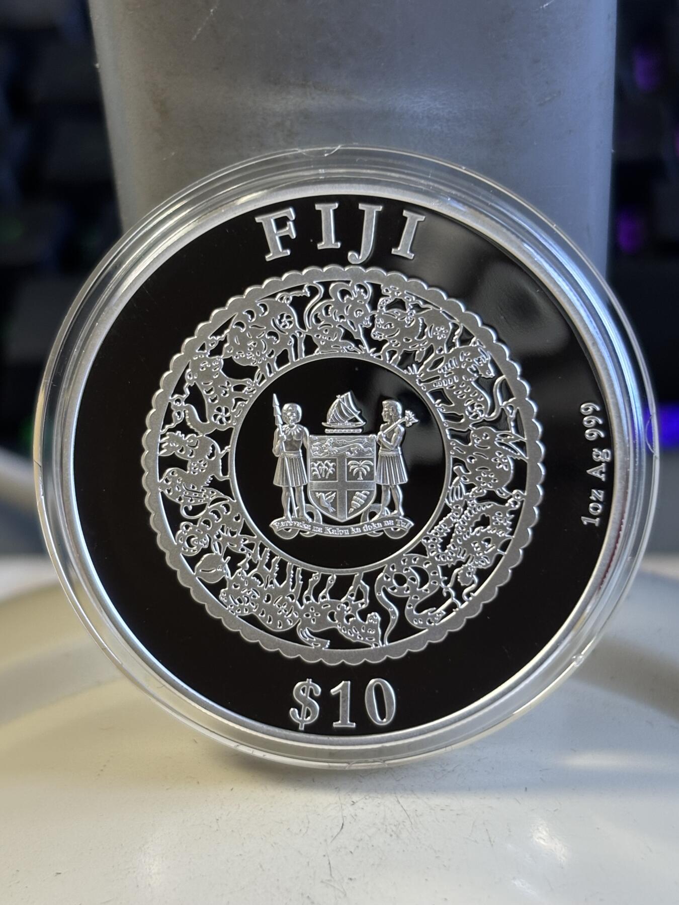 第197期拍卖 斐济2022年中国生肖系列虎年镶嵌天然珍珠镀金银币，999银，发行8888枚