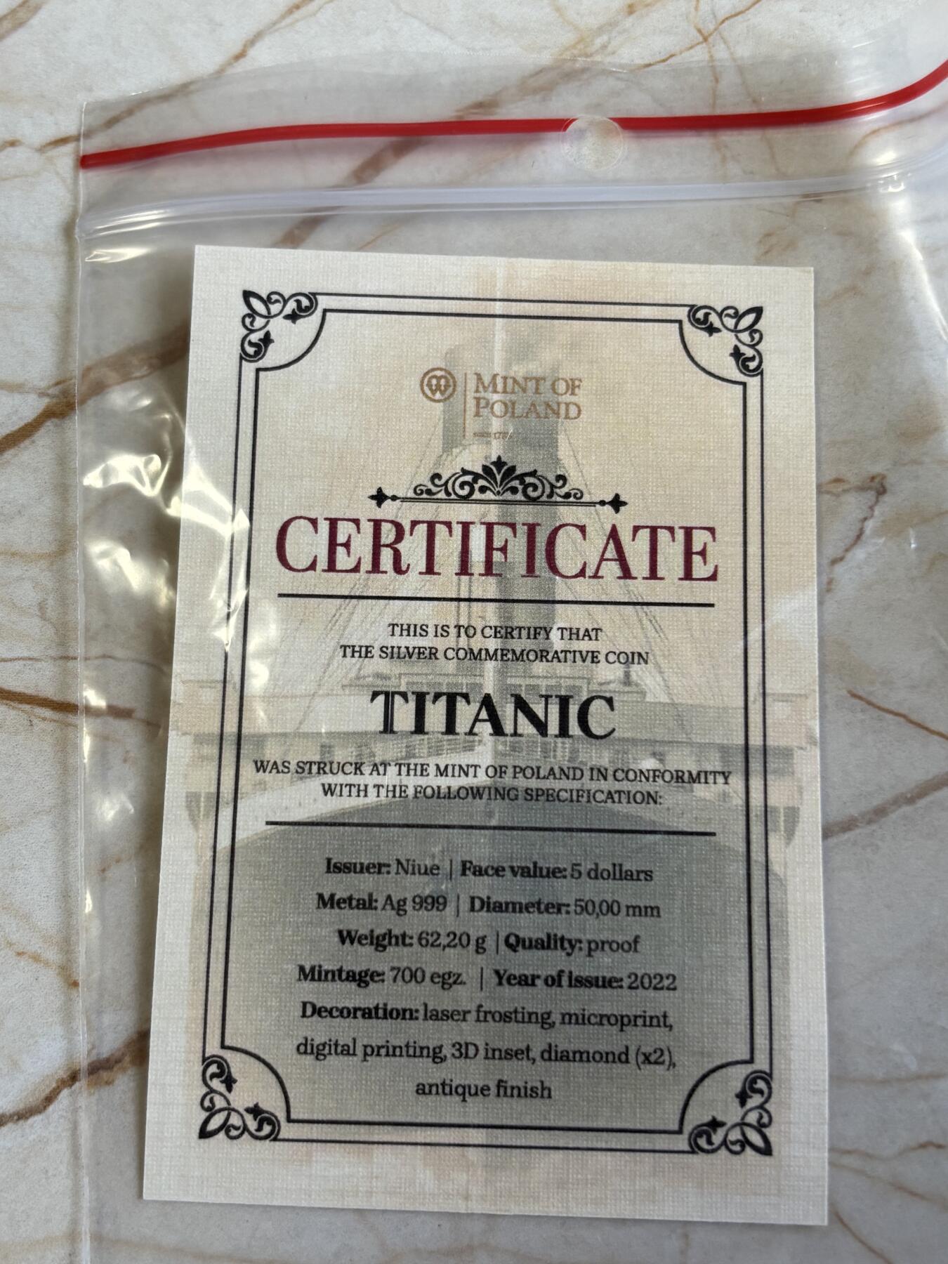 第197期拍卖 纽埃2022年泰坦尼克号110周年2盎司3D立体彩色银币，999银，发行700枚，有黑点