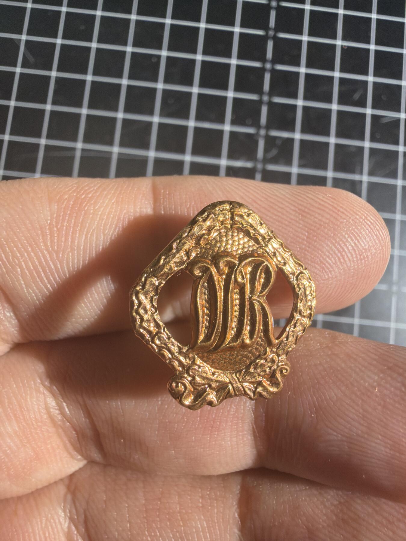 古冰库章牌勋赏收藏0起拍卖 东德体育章