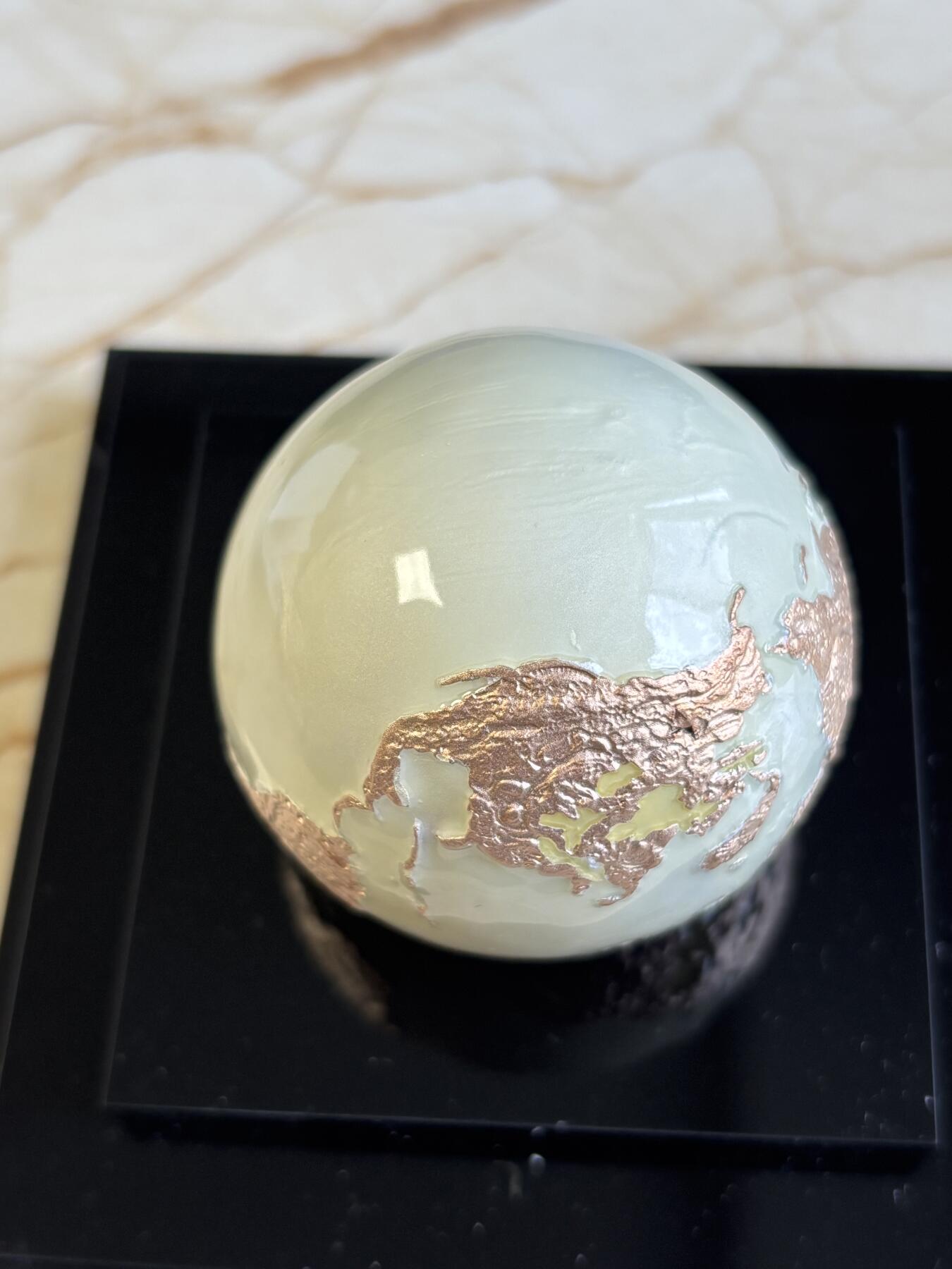 第197期拍卖 巴巴多斯2023年明亮大理石地球3盎司球形镀金银币，999银，发行999枚