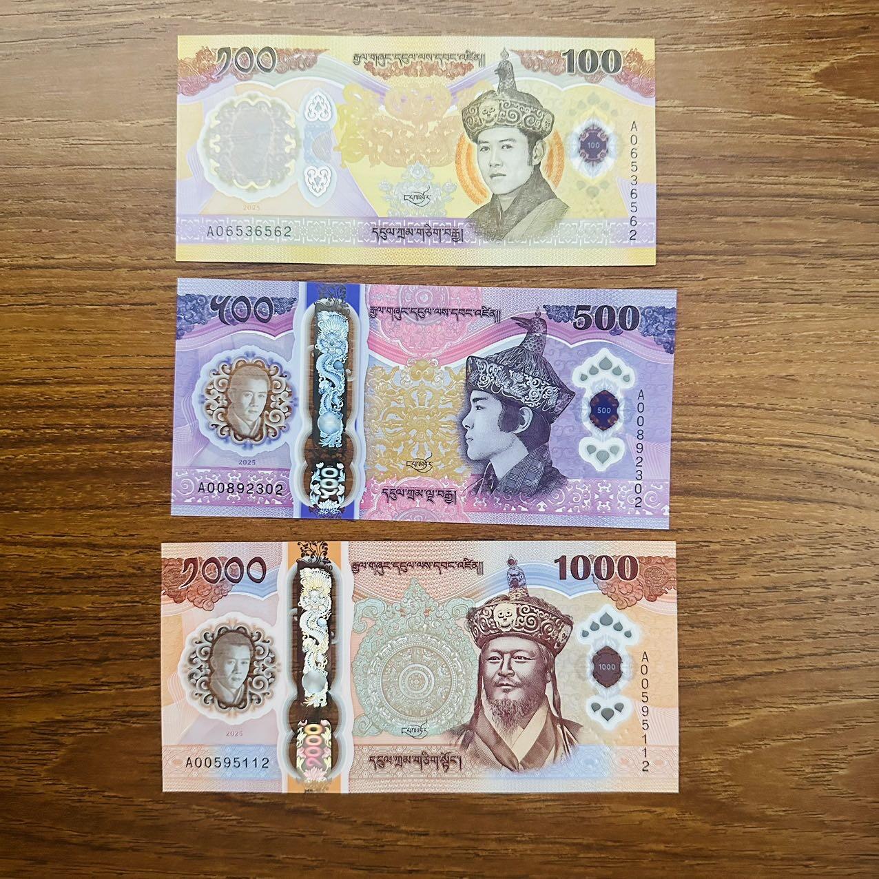 🇧🇹🇨🇿2610¥ ¥不丹2026年100-500-1000努尔特鲁姆，纪念钞和捷克2026年100克朗，纪念钞（14号发货） 无47，大全套9，尾2