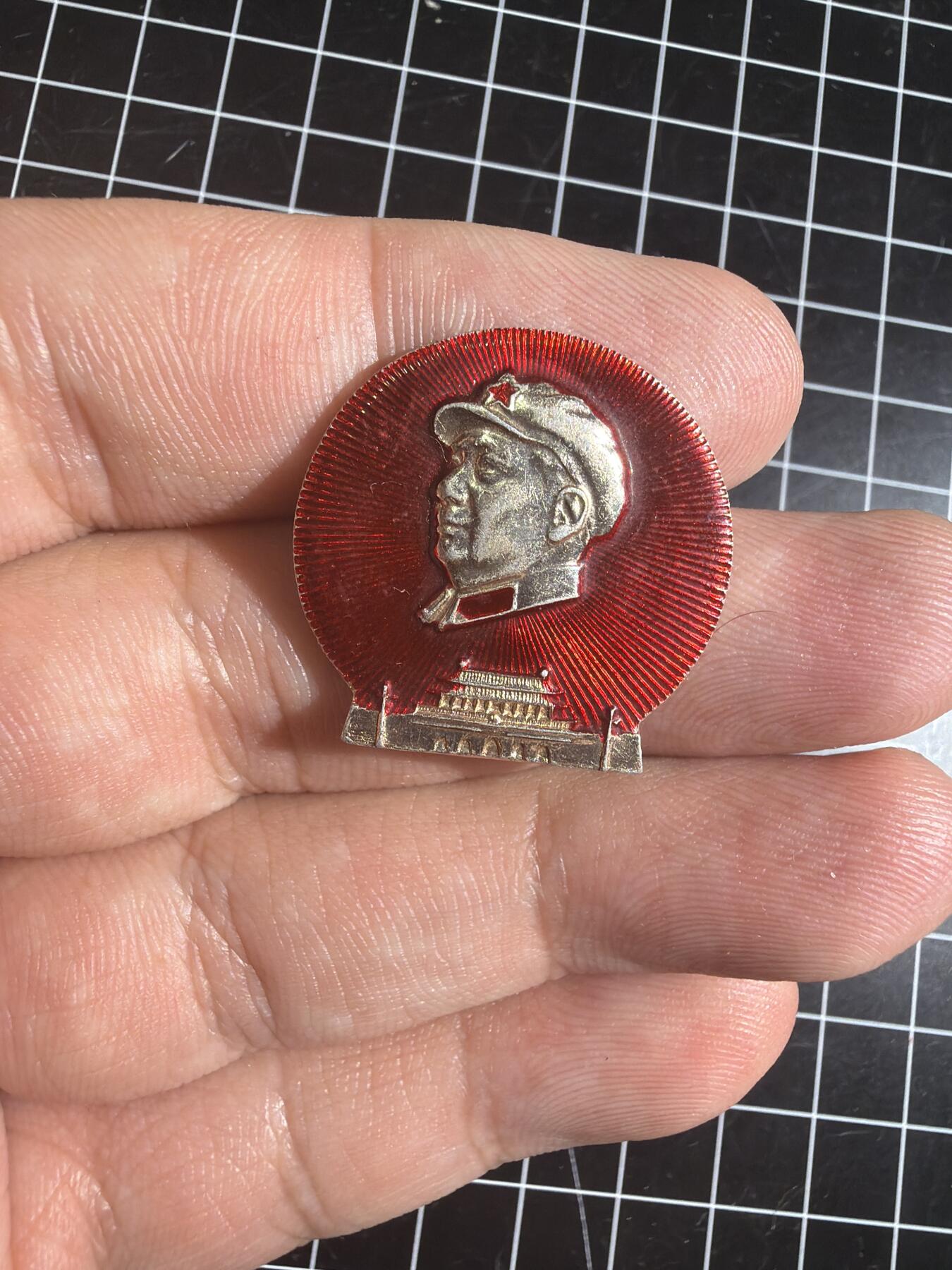 古冰库章牌勋赏收藏0起拍卖 天安门异型毛章